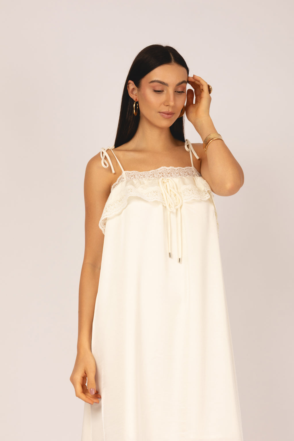 Vestido babado e renda