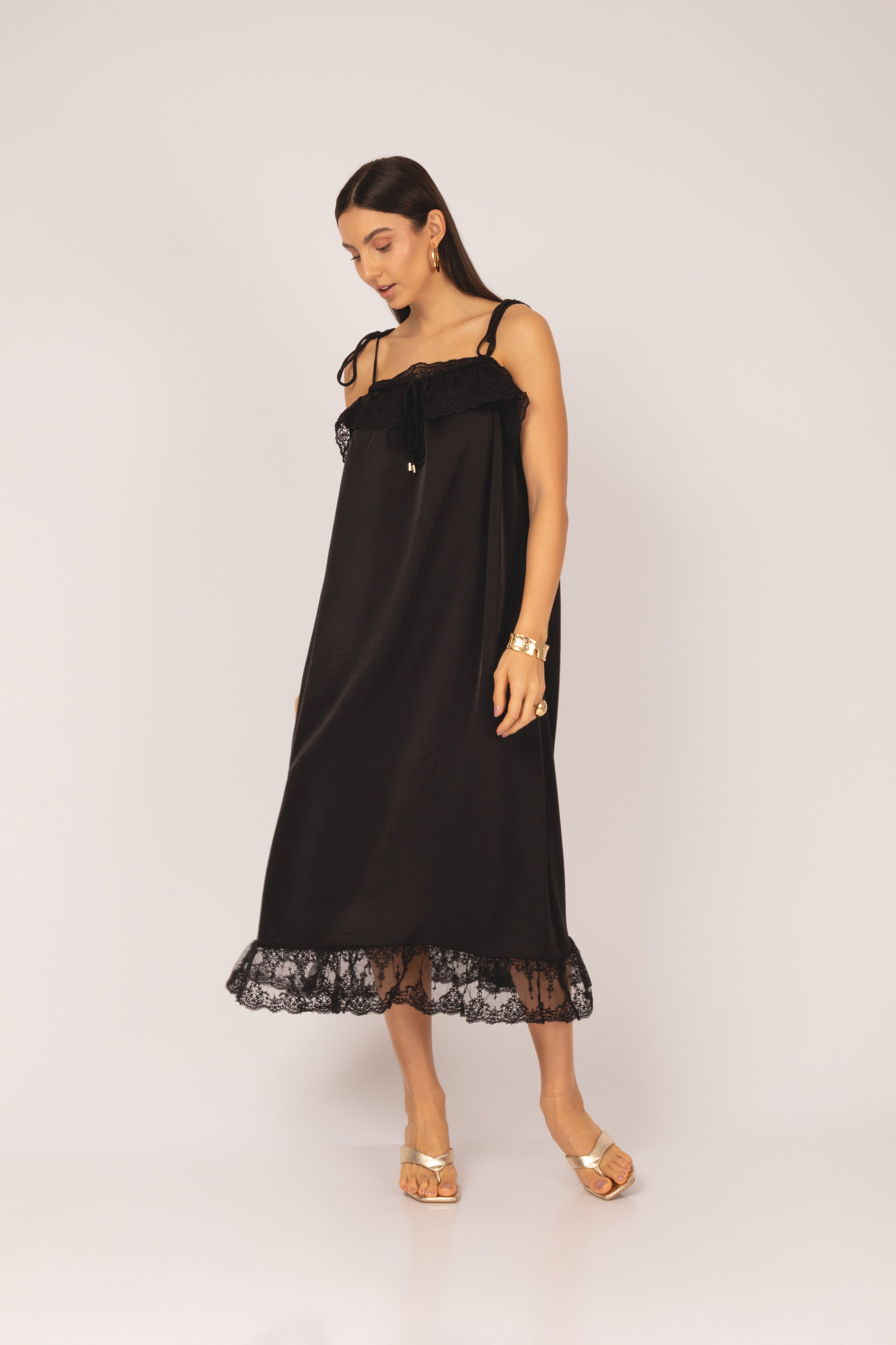 Vestido babado e renda