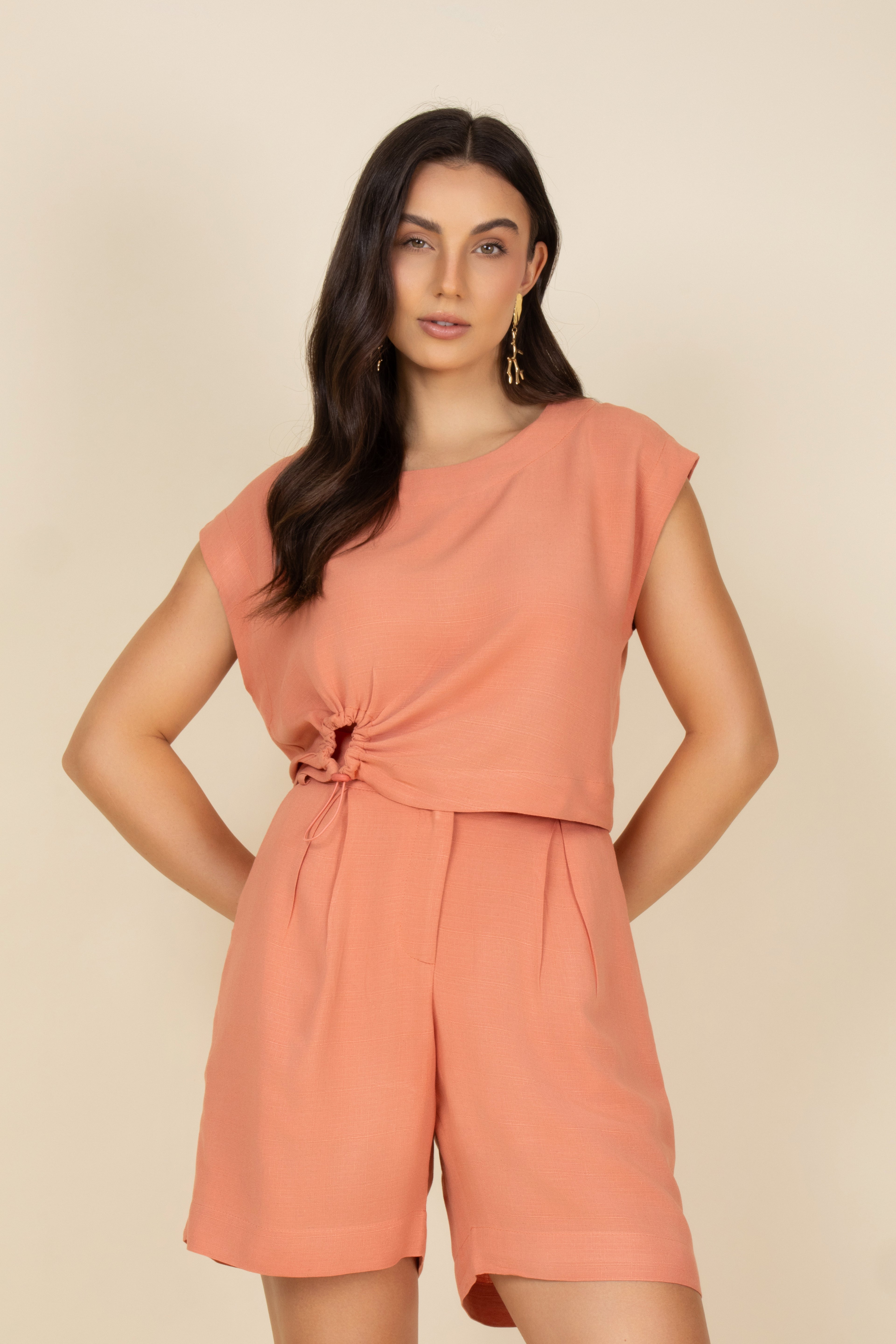 Short alfaiataria com pregas