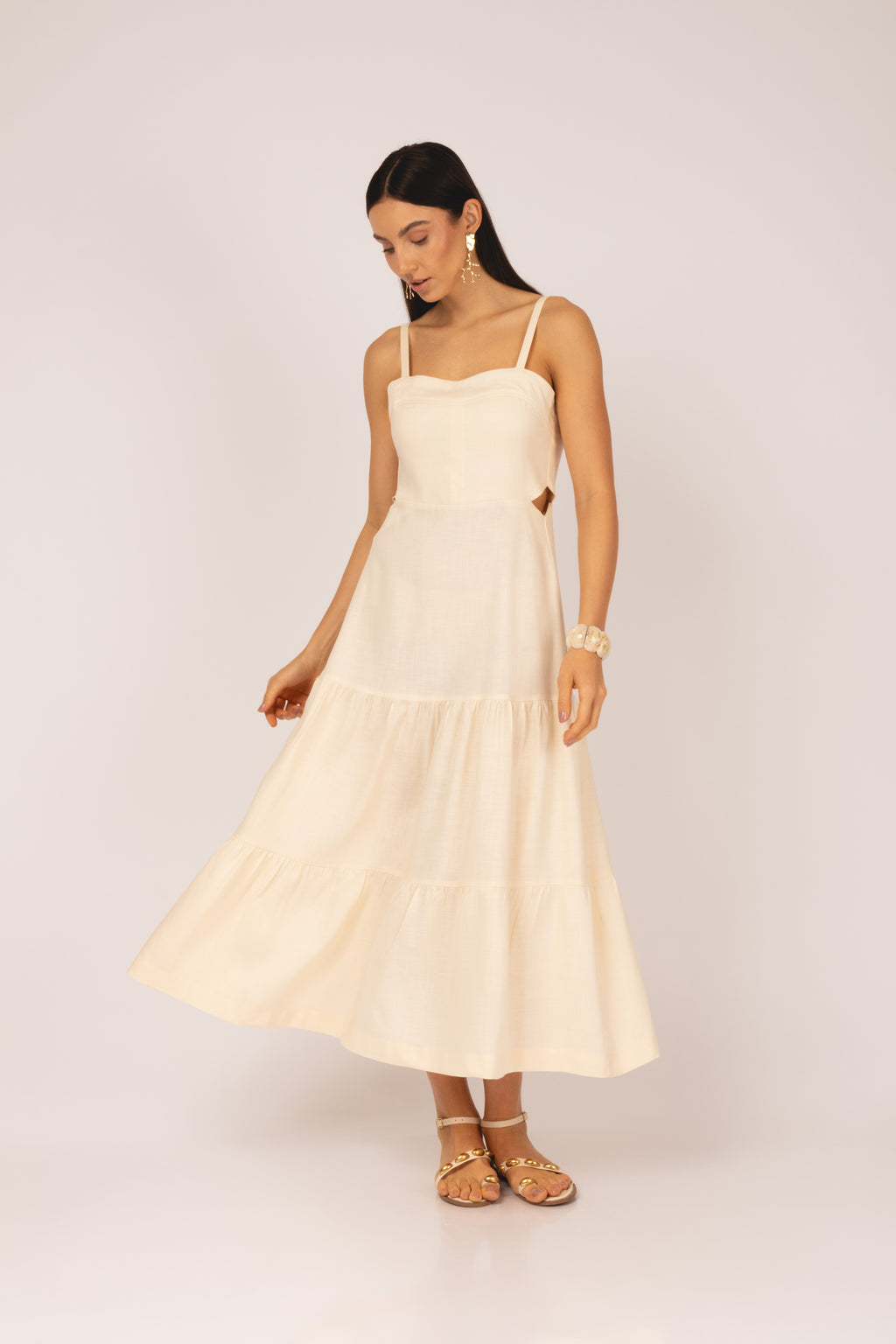 Vestido com abertura na cintura
