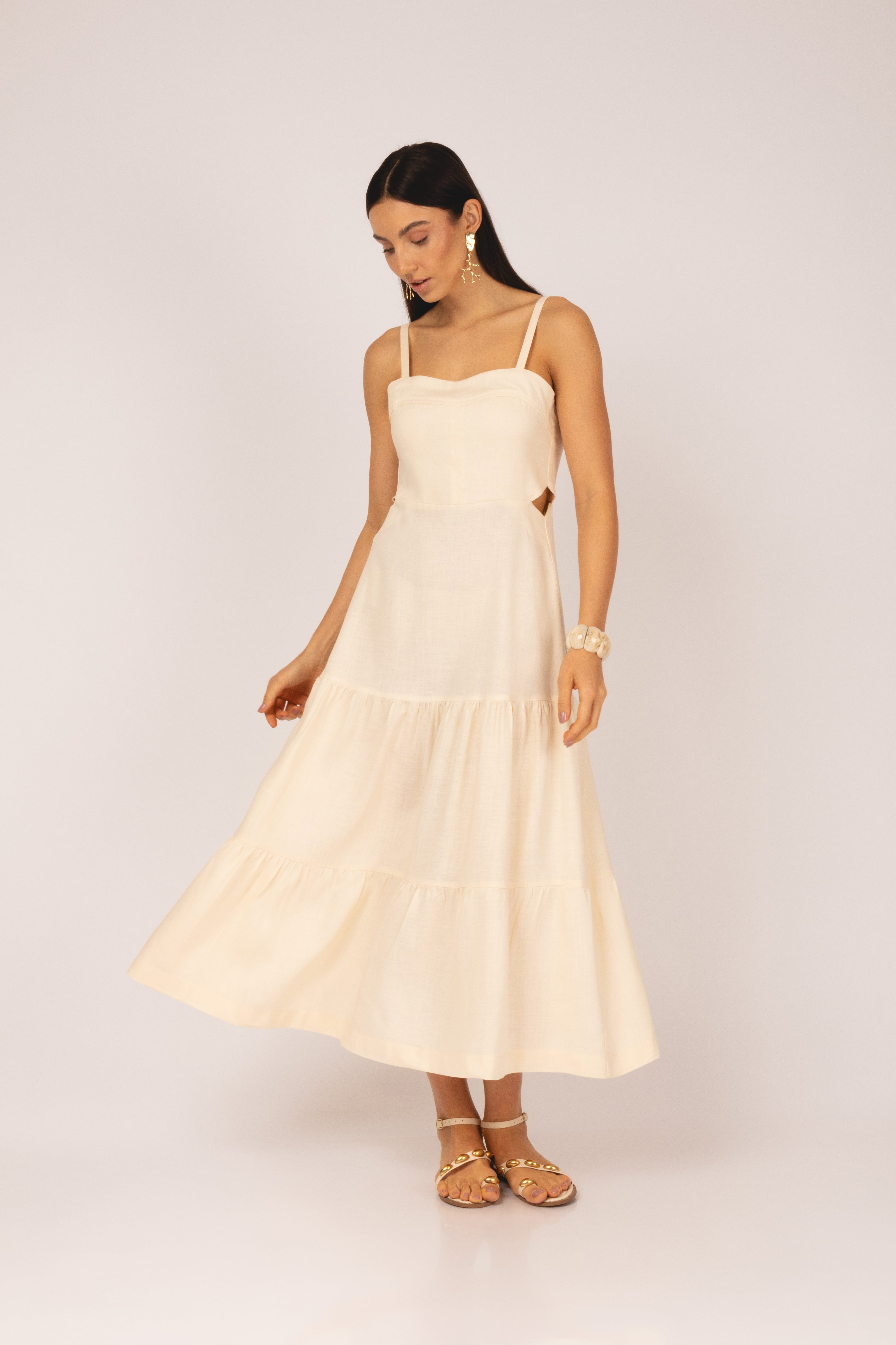 Vestido com abertura na cintura
