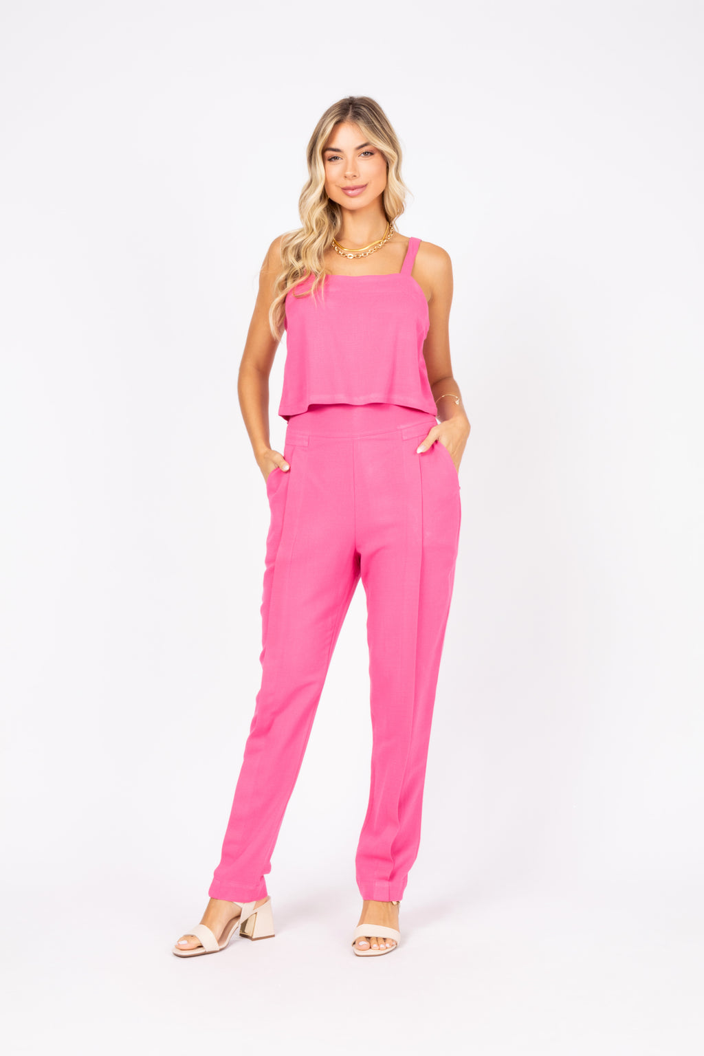 Conjunto de top de alças e calça reta