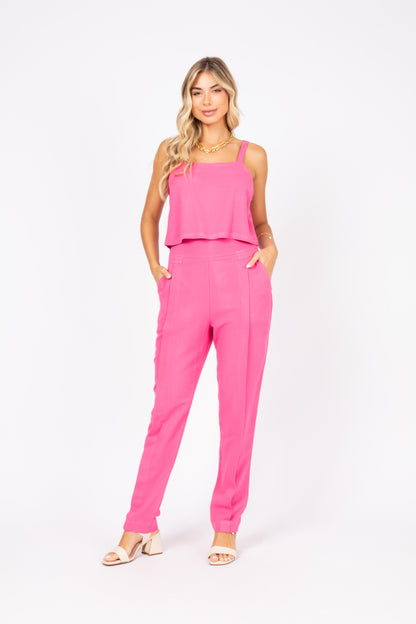 Conjunto de top de alças e calça reta