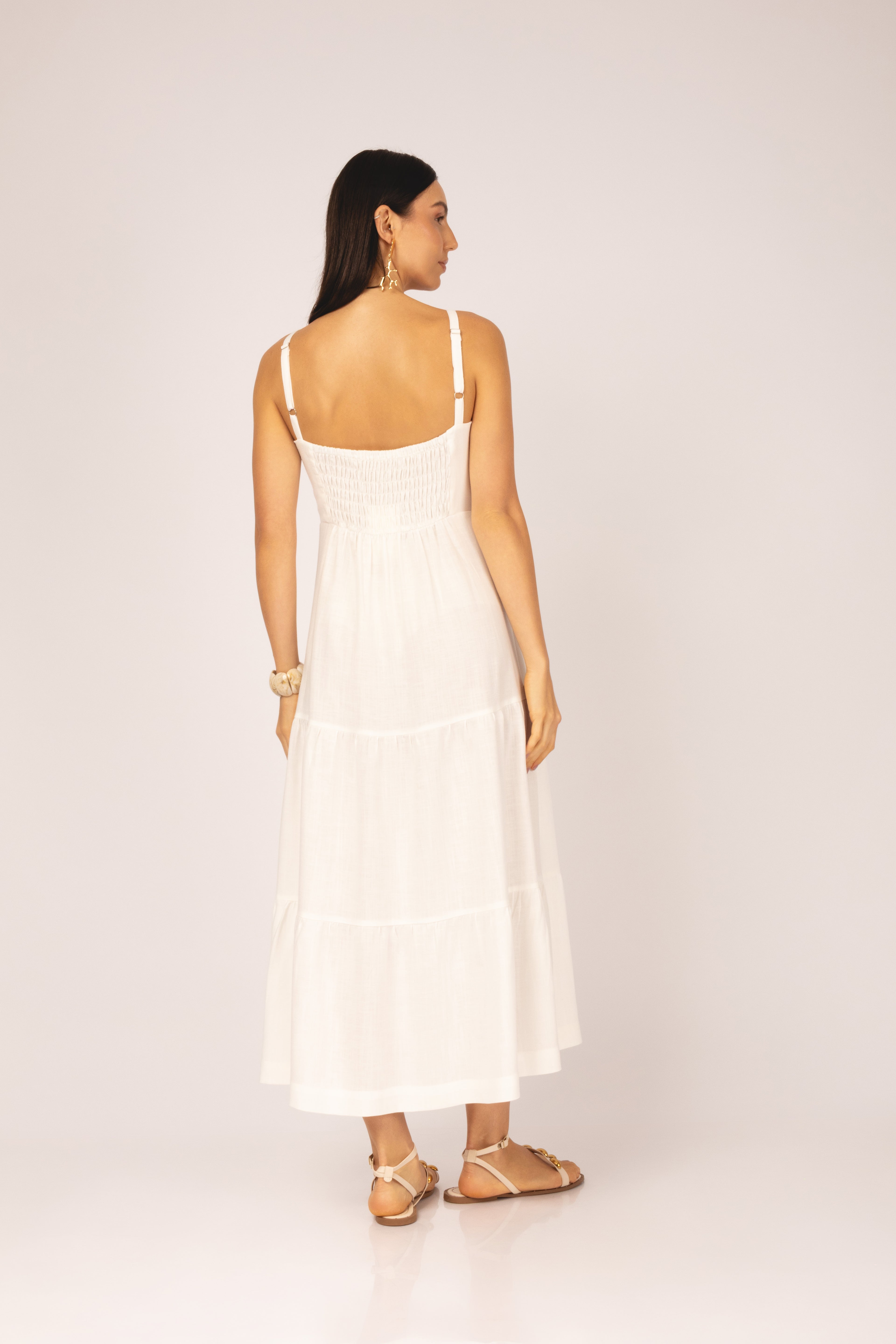 Vestido com abertura na cintura