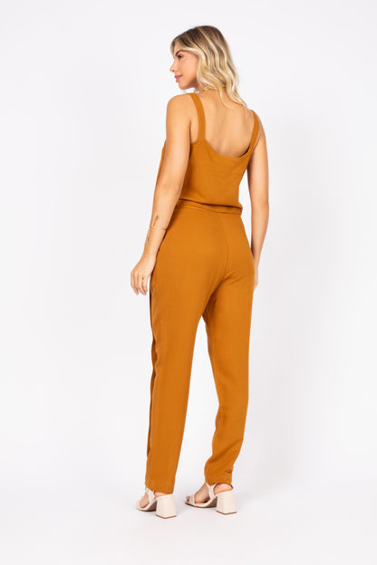 Conjunto de top de alças e calça reta