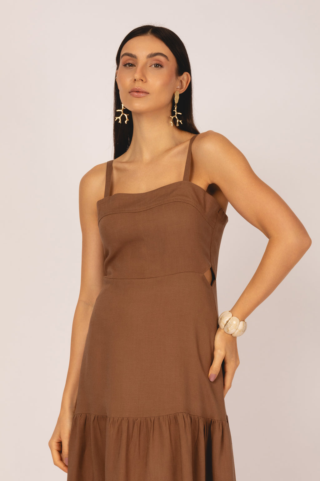 Vestido com abertura na cintura
