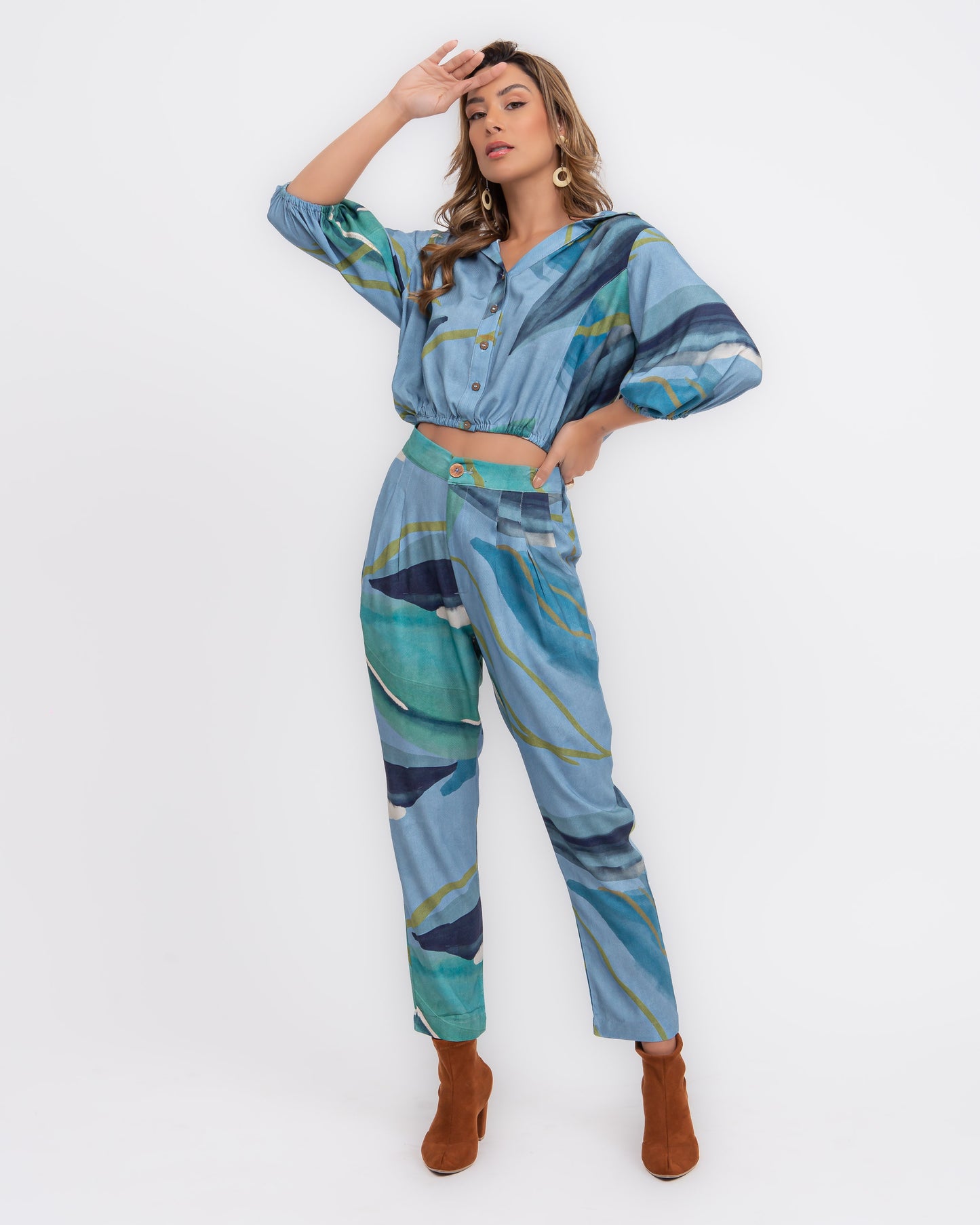 Max cropped em viscose digital estampa abstrato azul