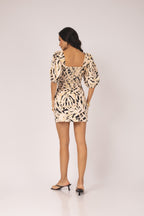 Vestido curto com nós