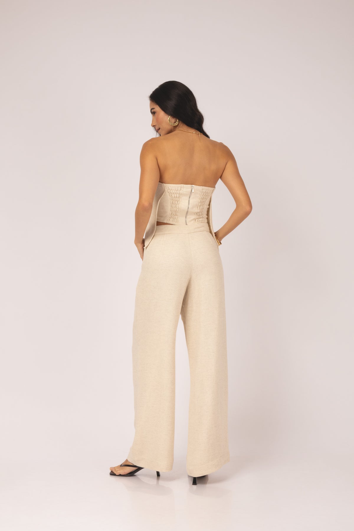 Conjunto top strapless e calça pantalona
