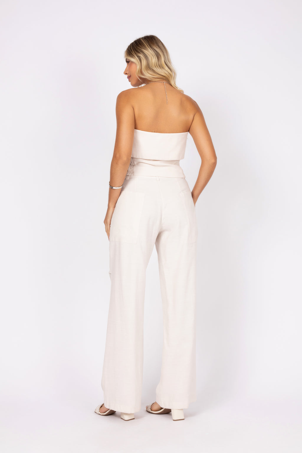 Conjunto de tomara que caia e calça cargo