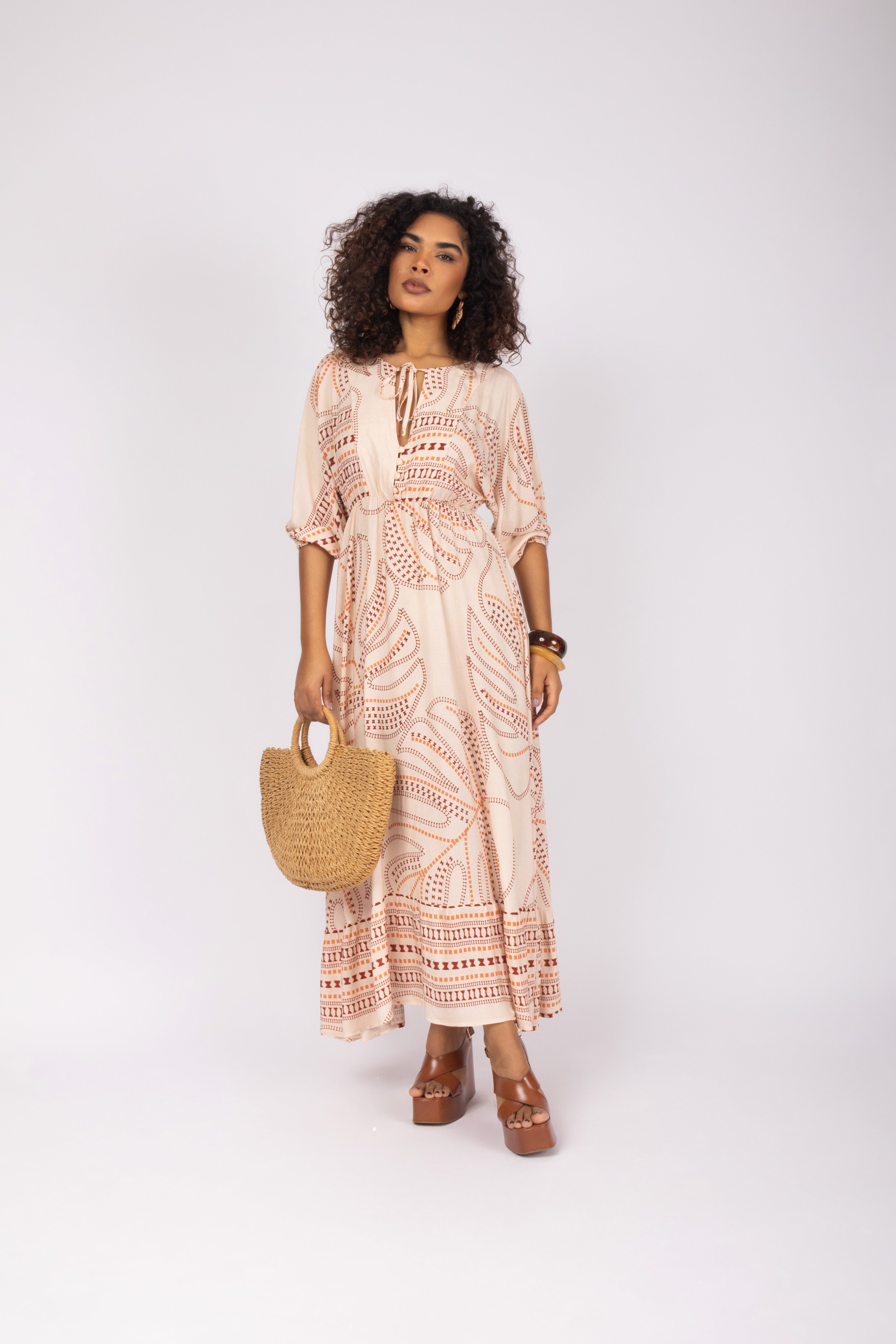 Vestido longo estampado com amarração no decote