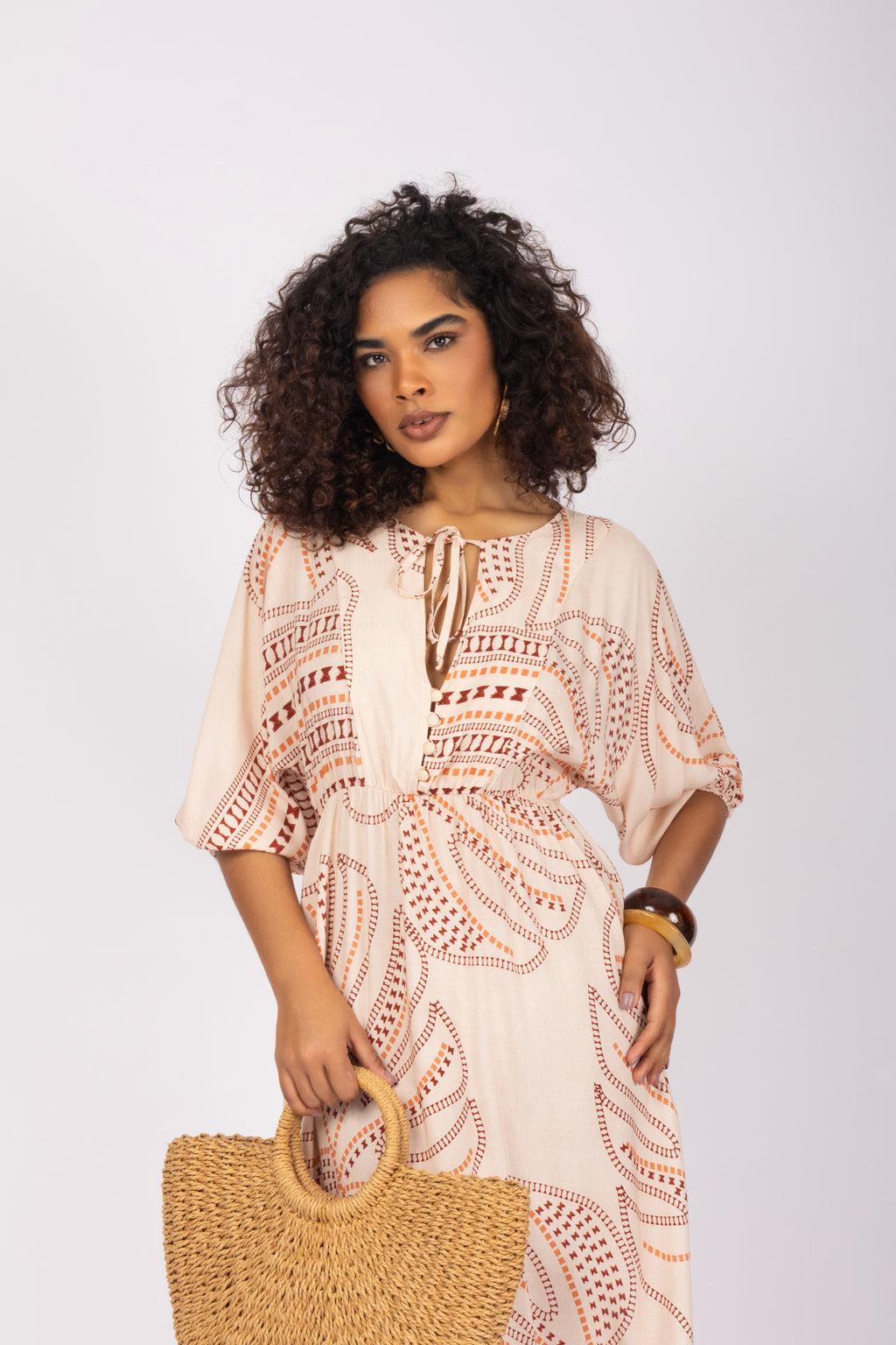 Vestido longo estampado com amarração no decote