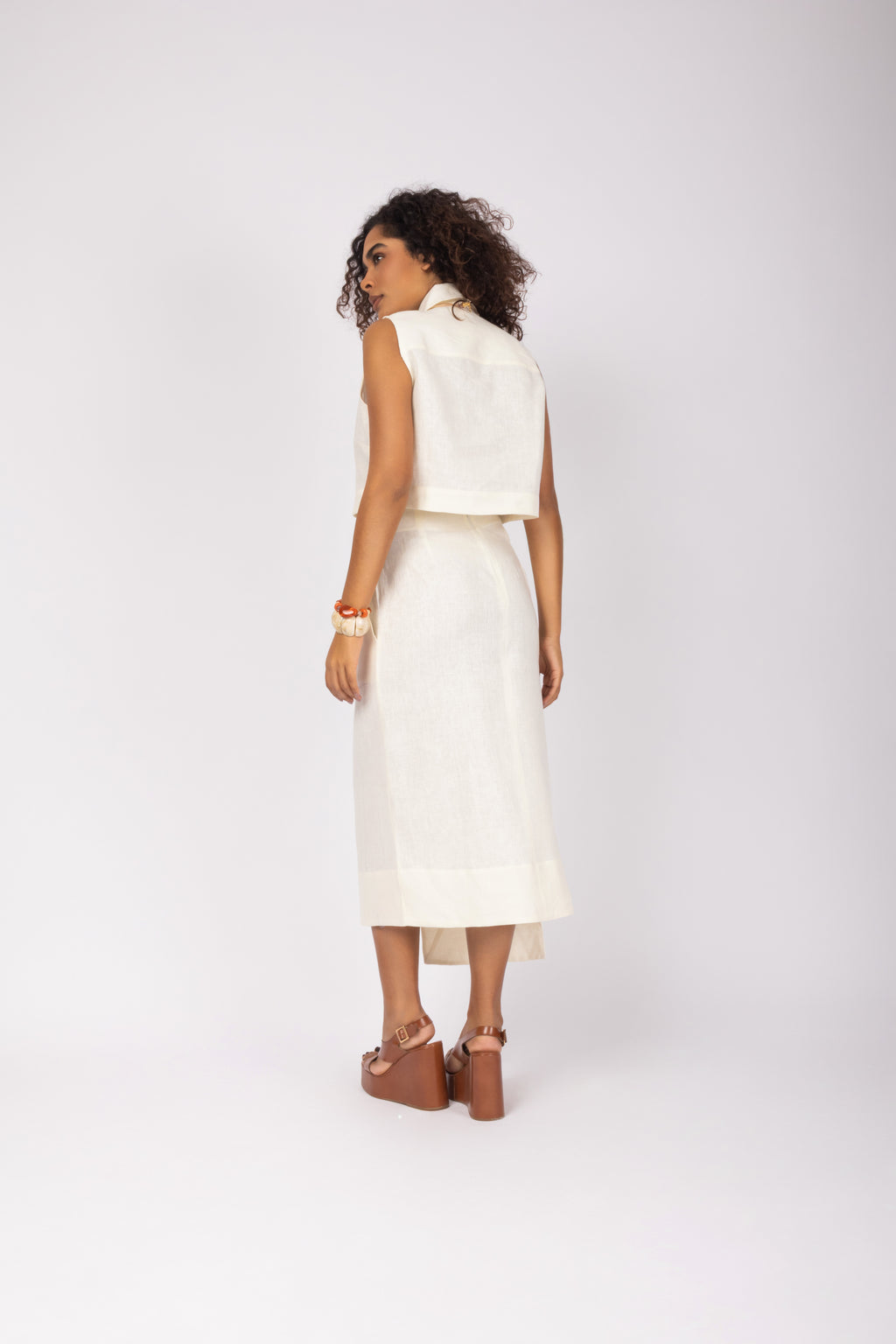 Conjunto linho cropped e saia midi