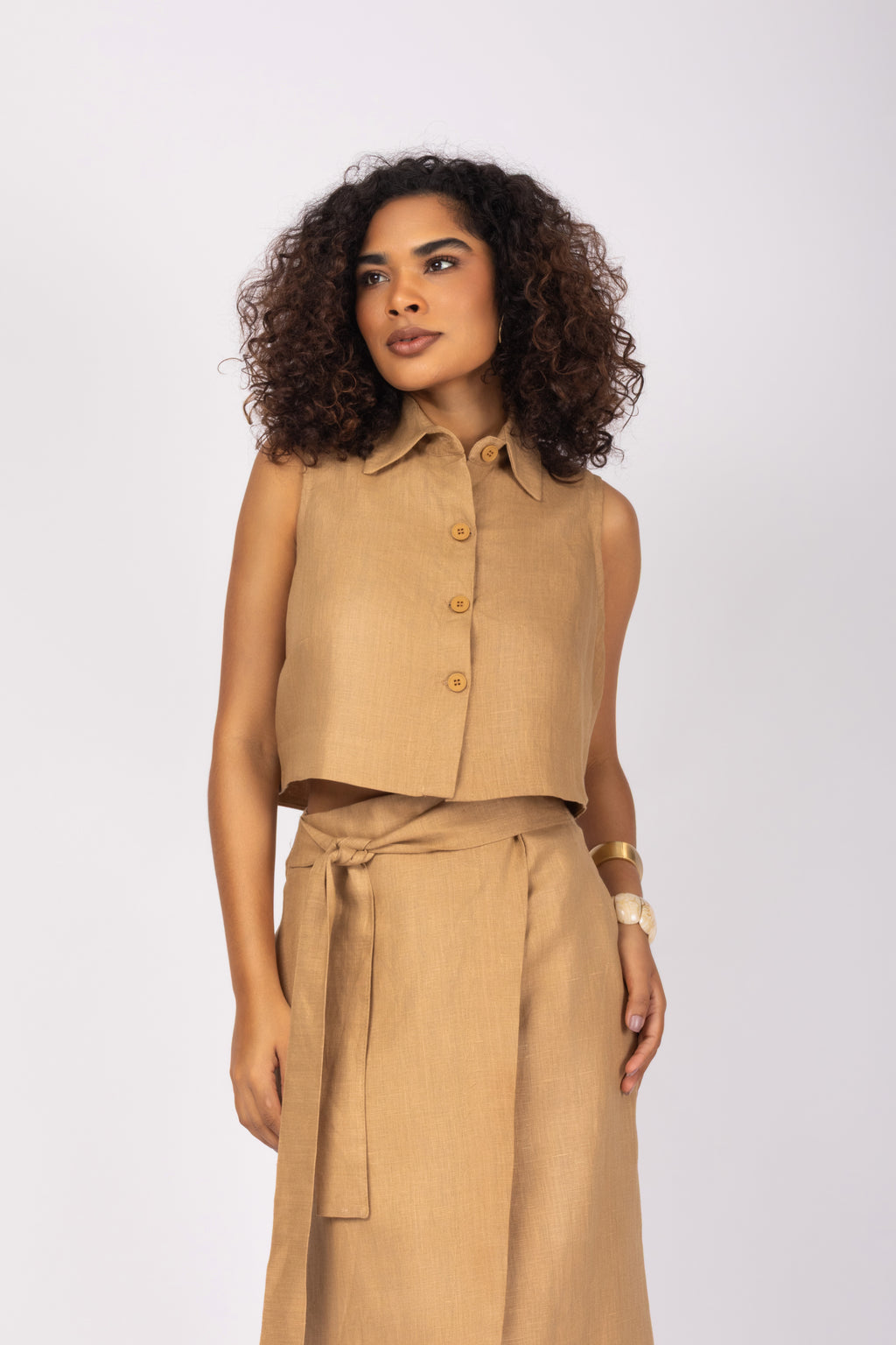 Conjunto linho cropped e saia midi