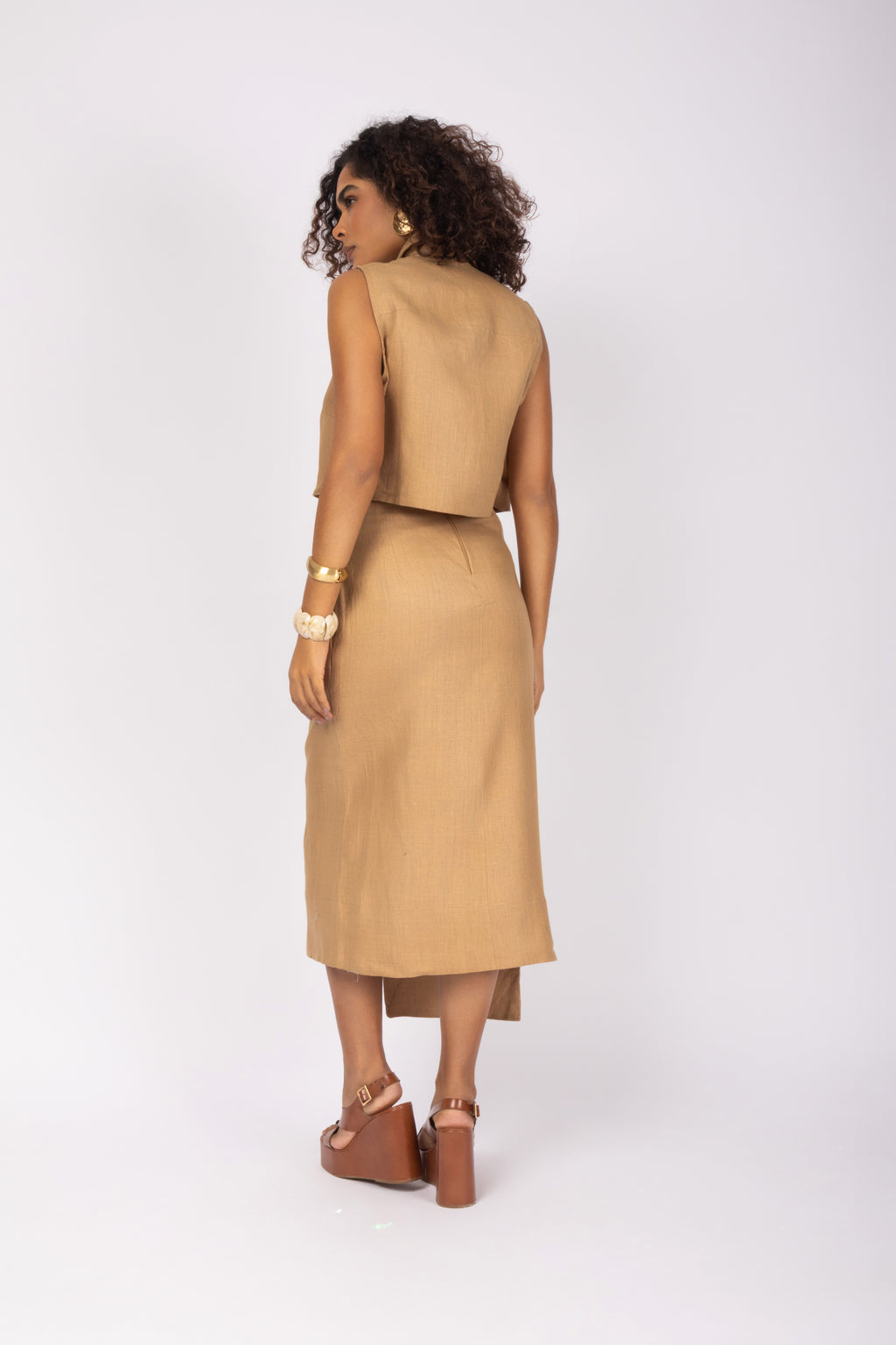 Conjunto linho cropped e saia midi