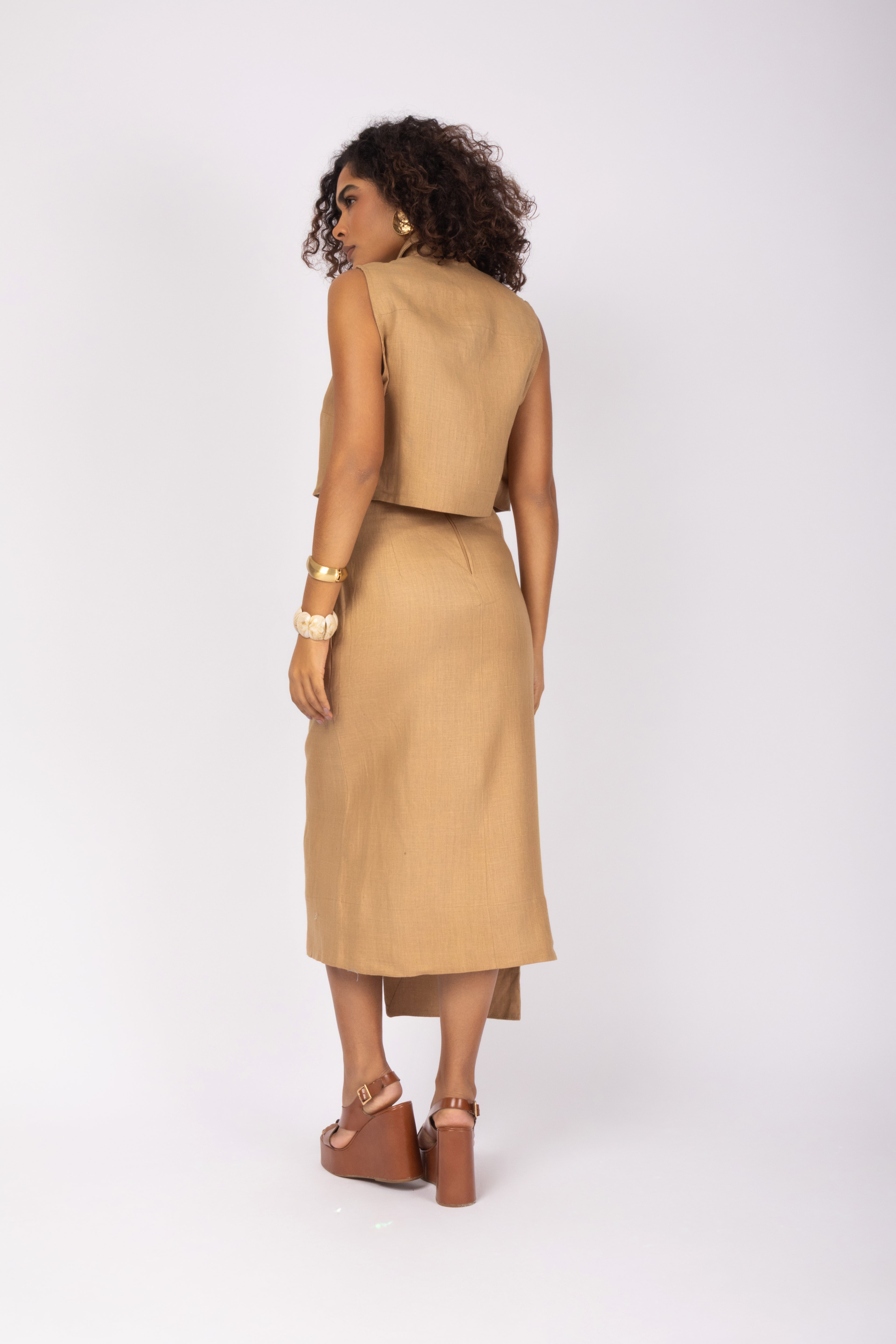 Conjunto linho cropped e saia midi