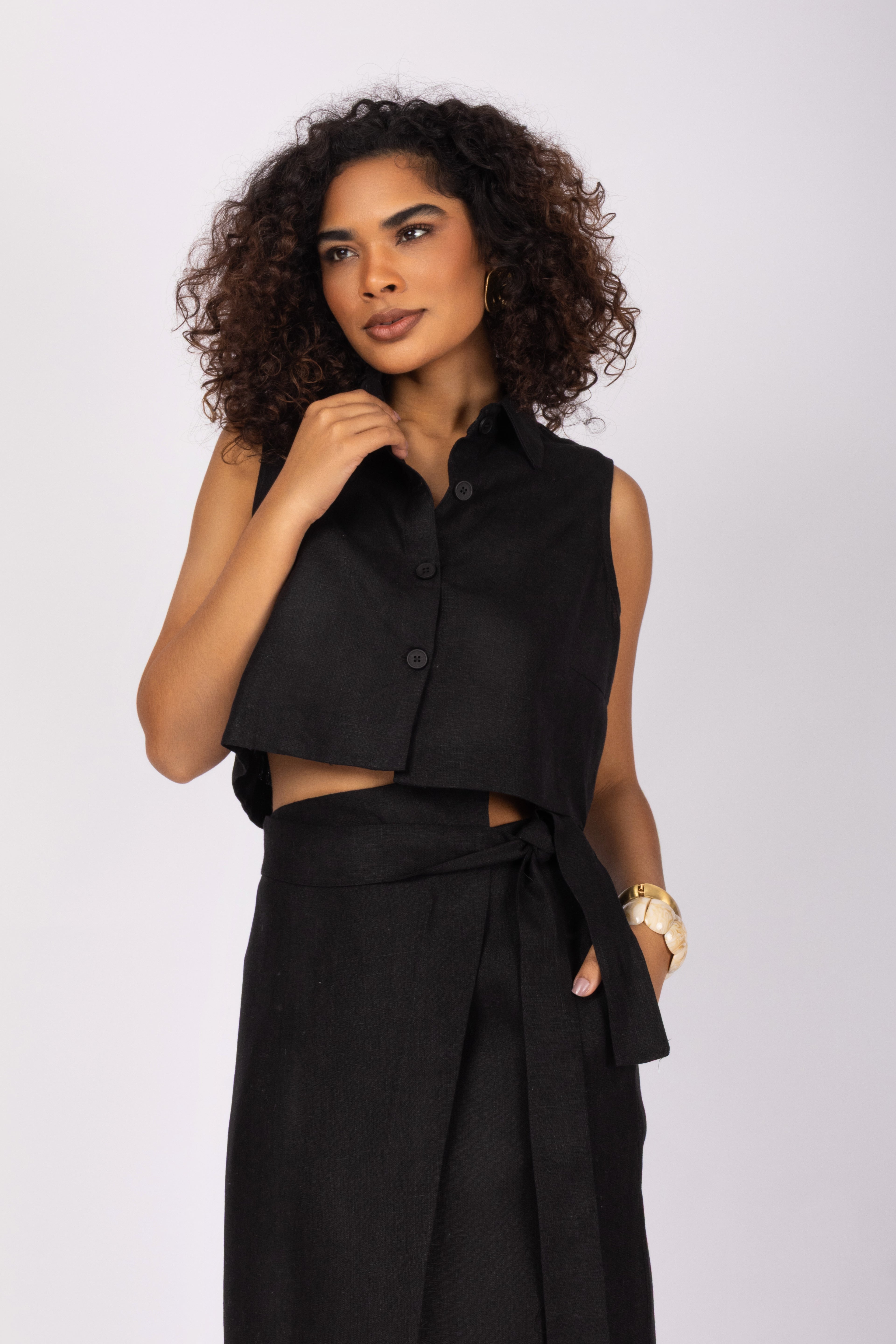 Conjunto linho cropped e saia midi