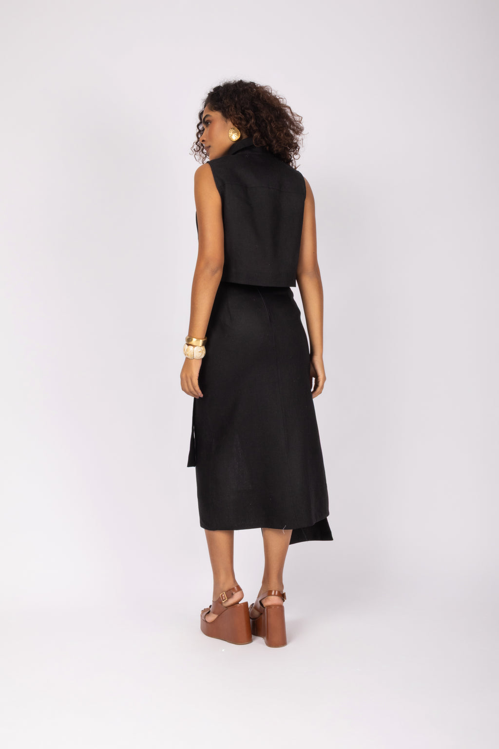 Conjunto linho cropped e saia midi