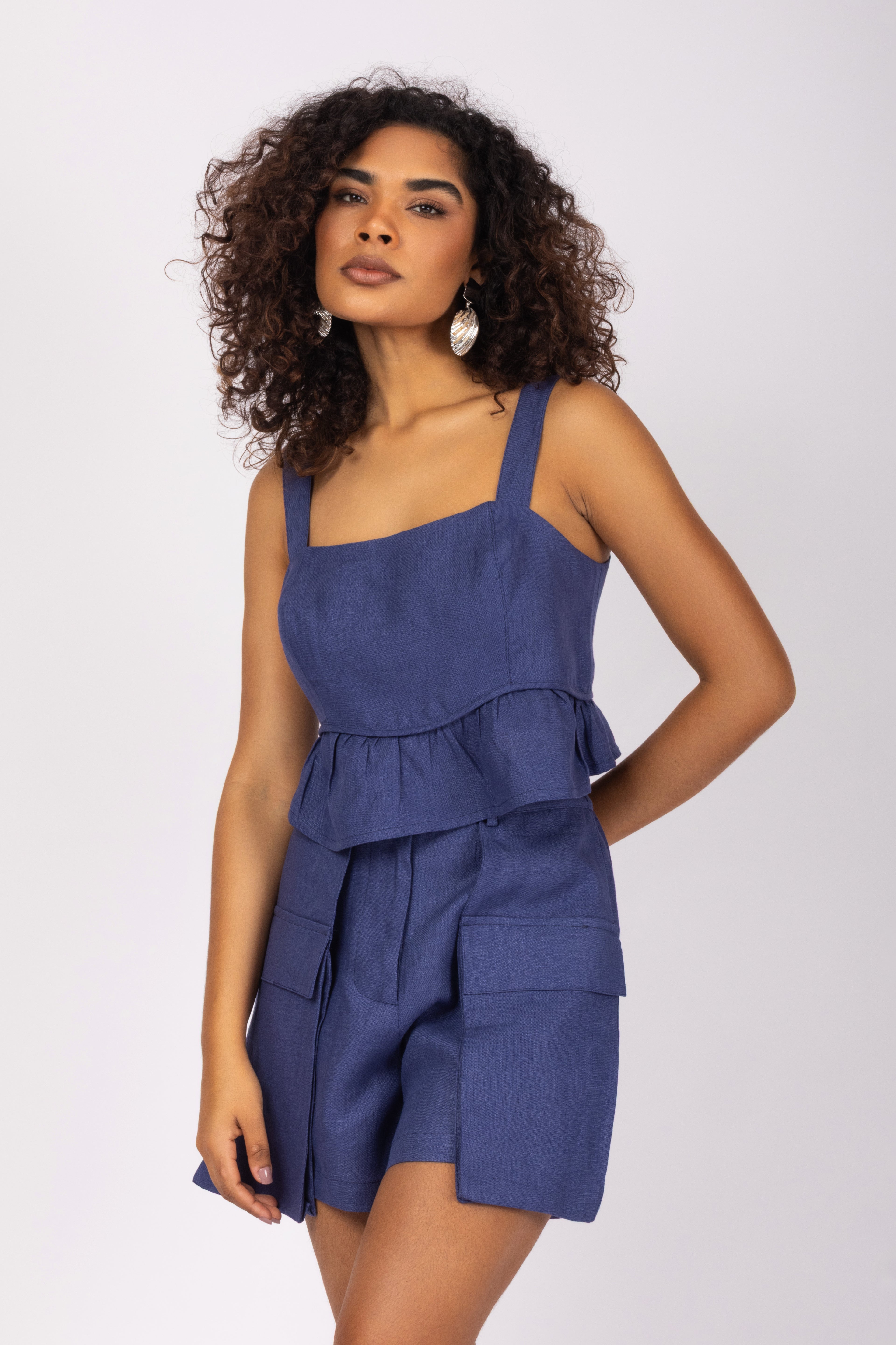 Conjunto cropped peplum e short em linho