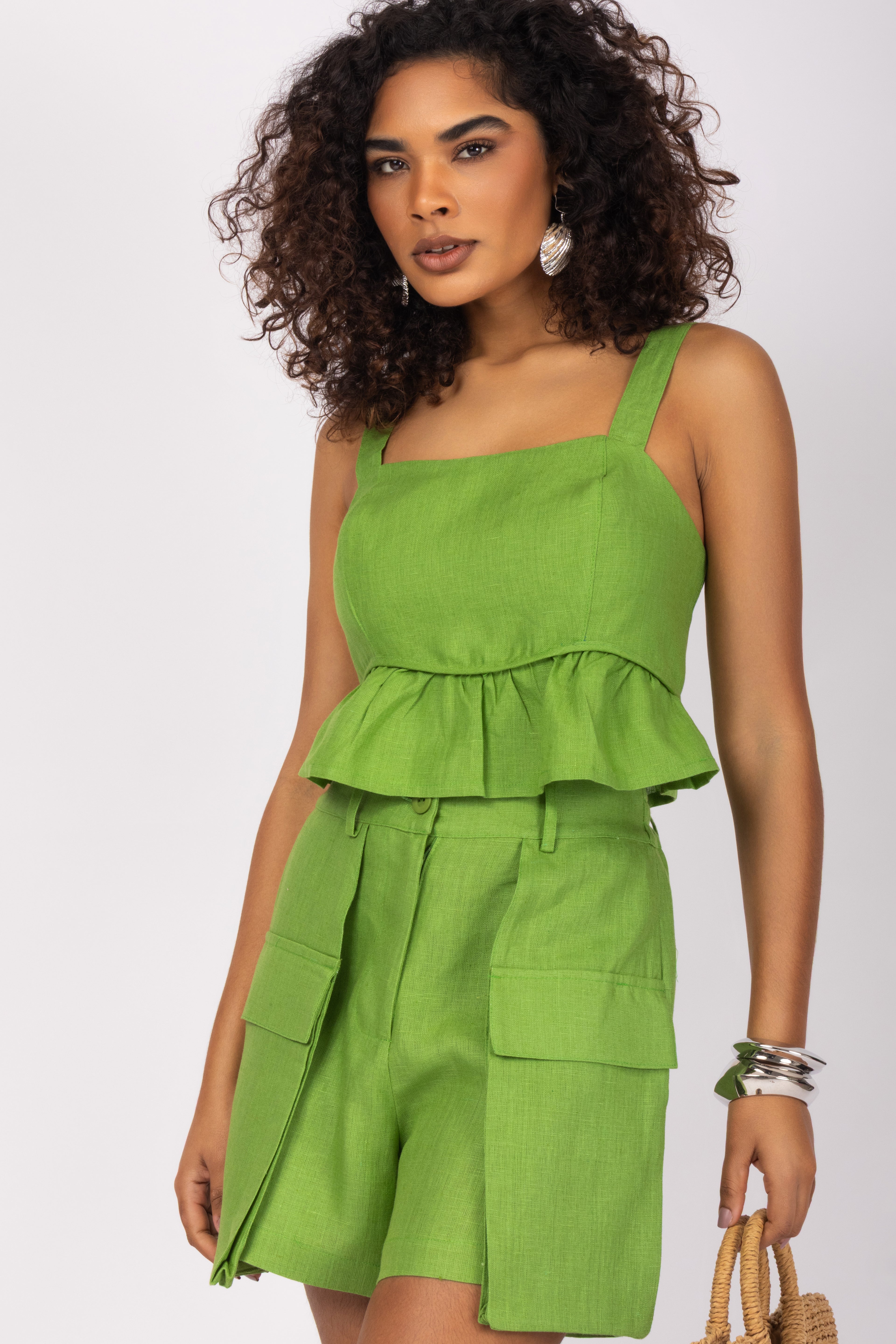 Conjunto cropped peplum e short em linho