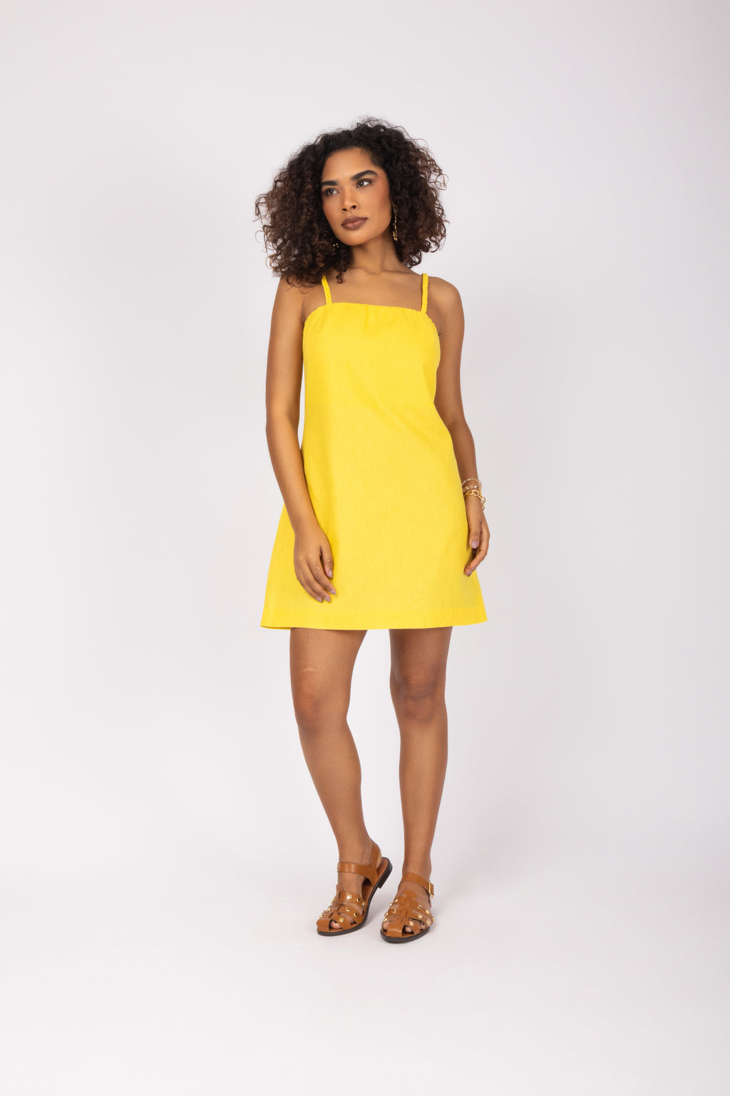 Vestido curto com alças finas