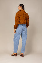 Calça jeans ferradura cintura média