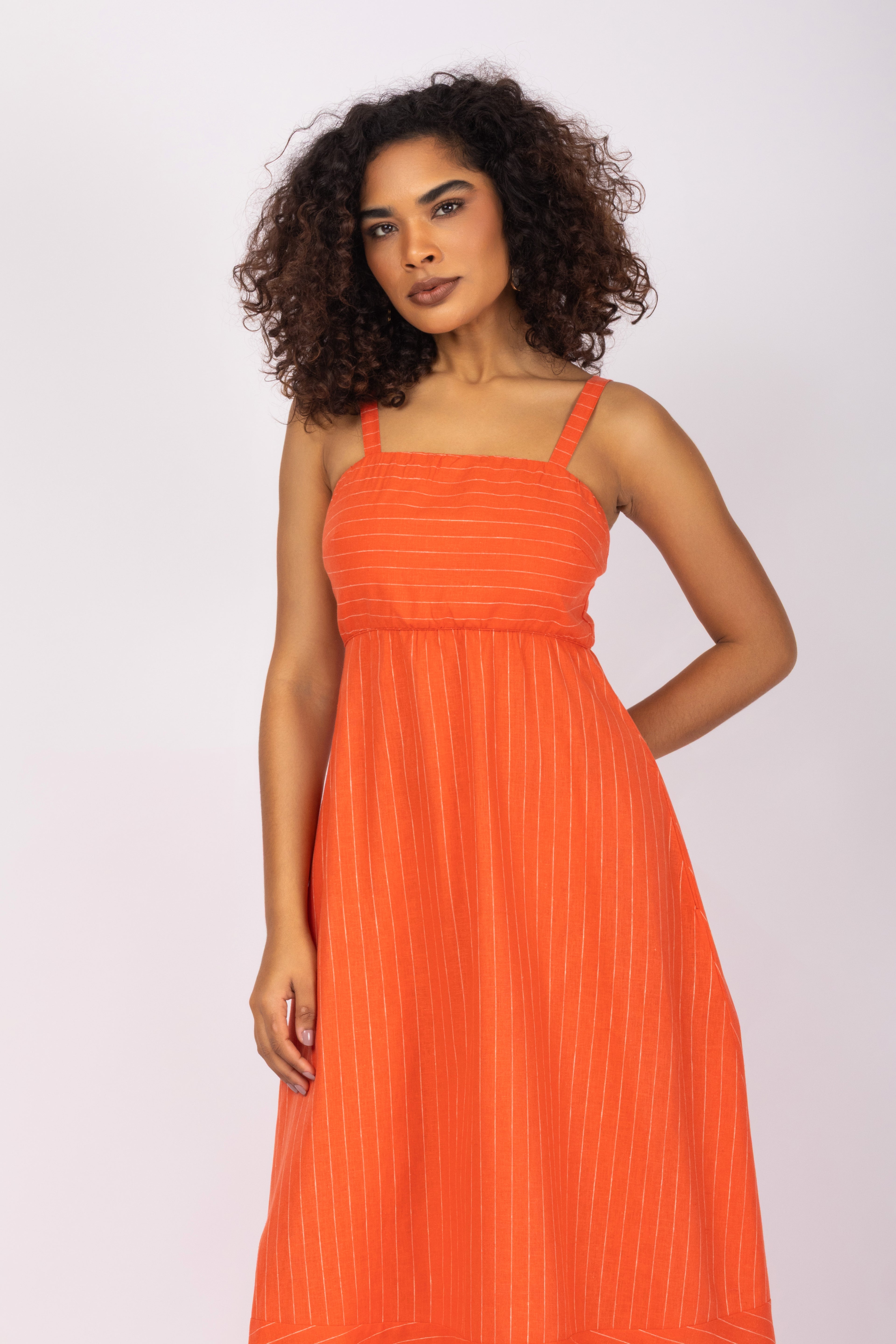 Vestido longo em linho com listras