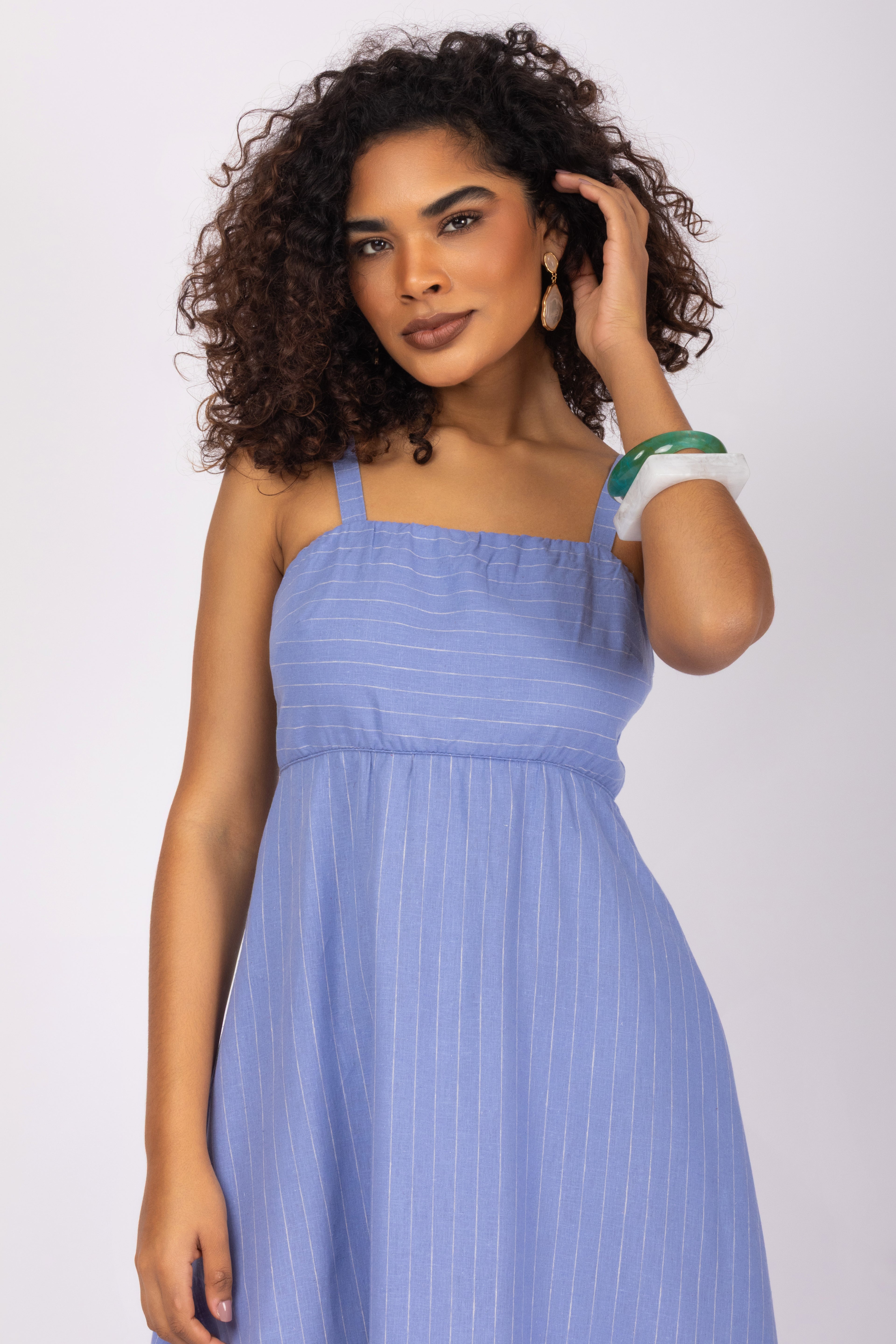 Vestido longo em linho com listras