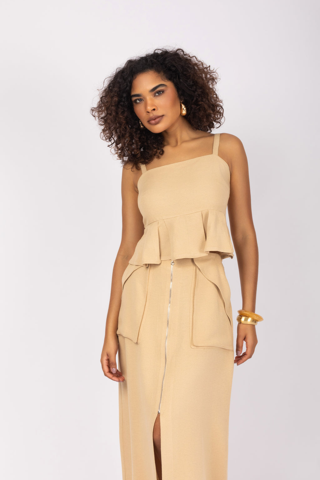 Saia midi com zíper frontal