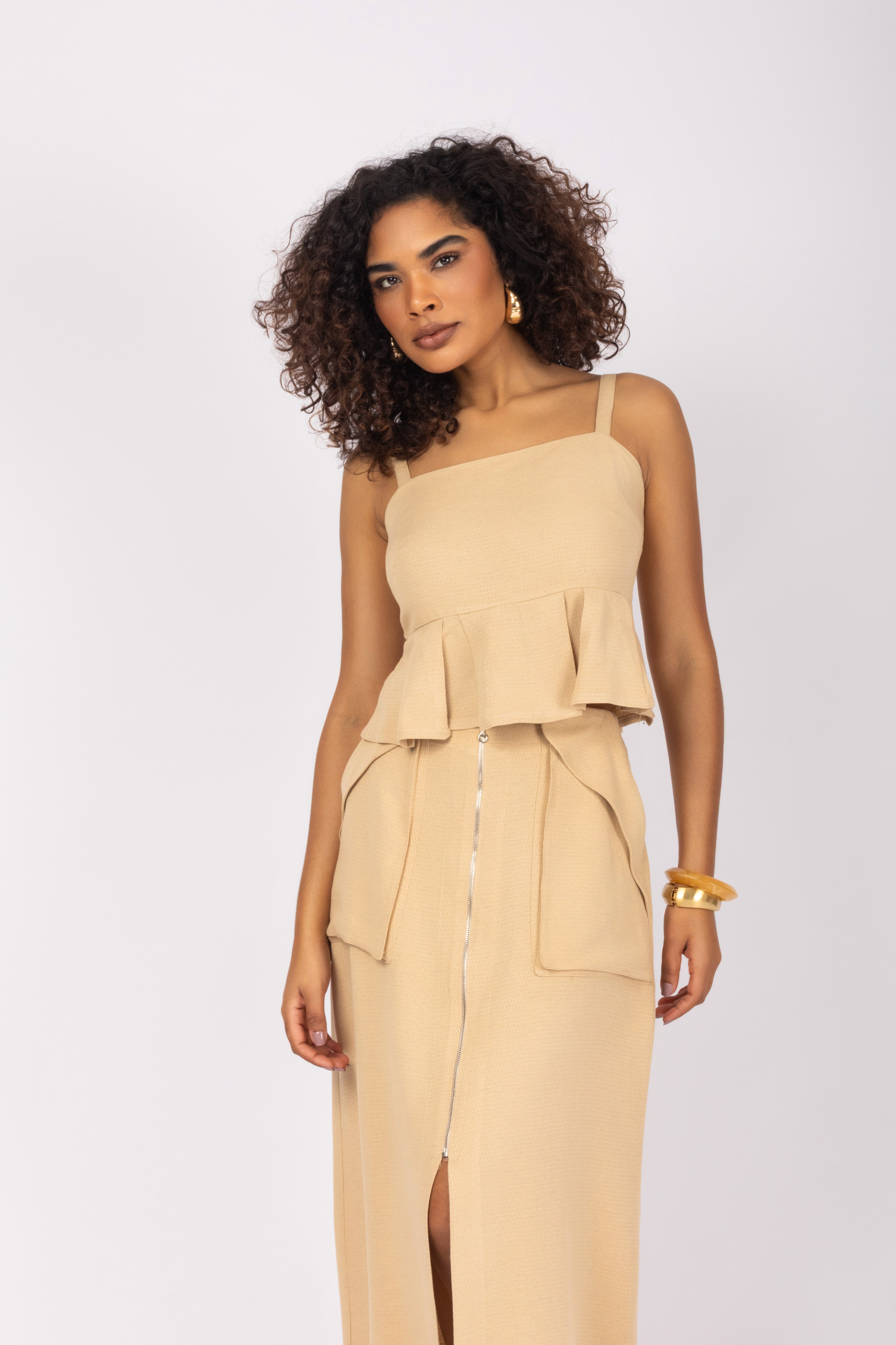 Saia midi com zíper frontal