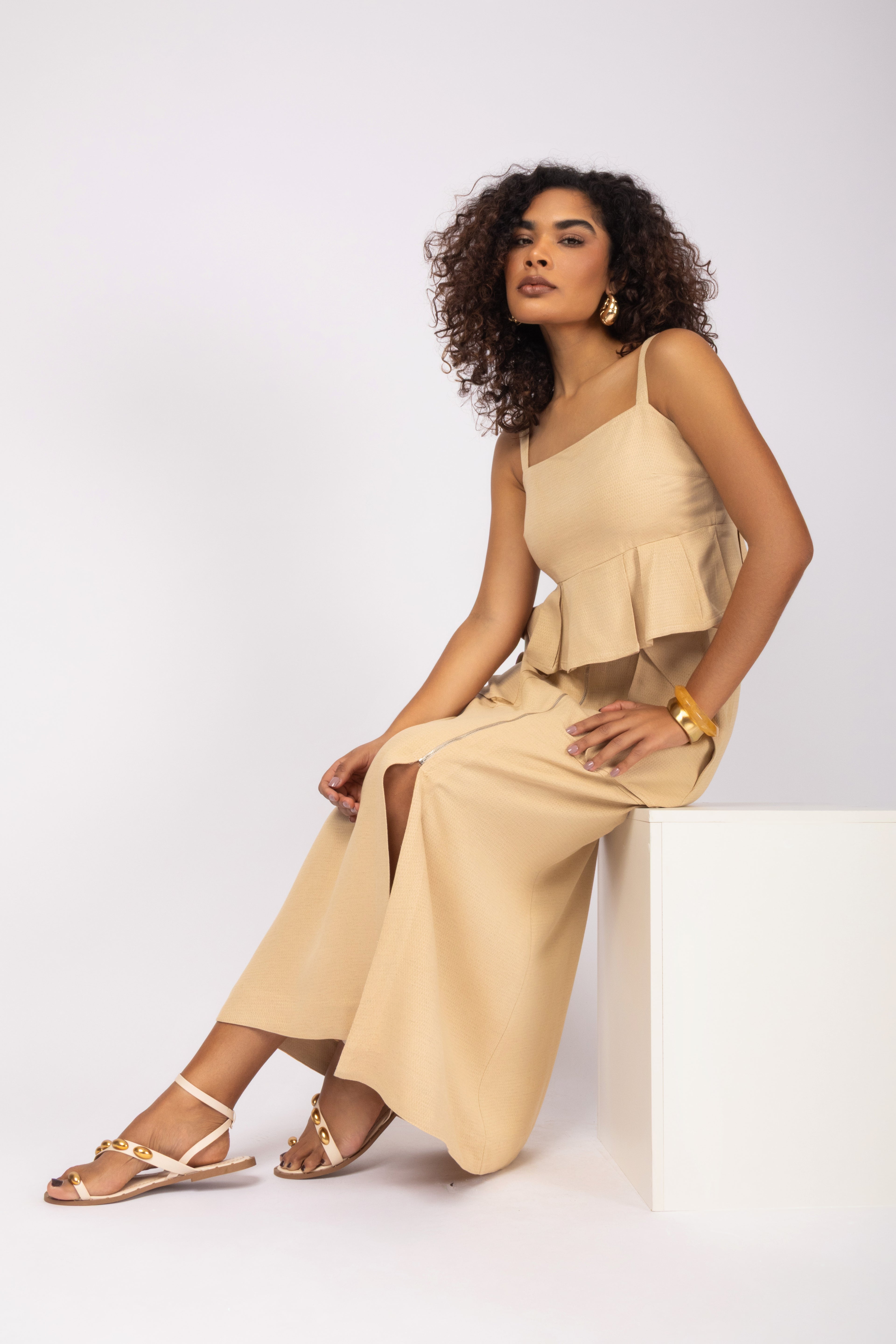 Saia midi com zíper frontal