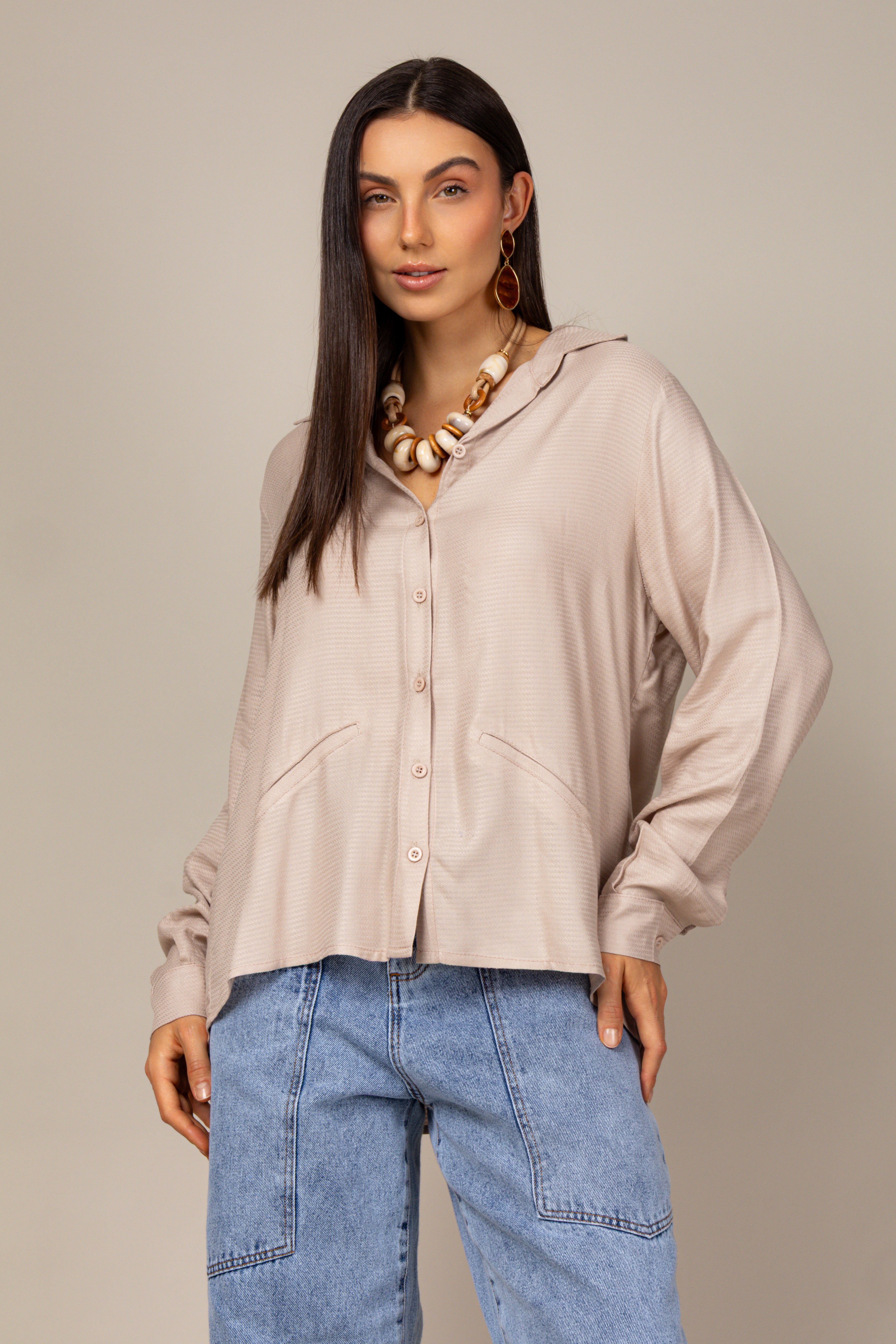 Camisa com pregas