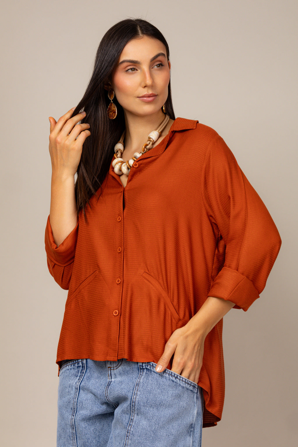 Camisa com pregas