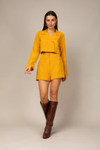 Conjunto mini blazer e shorts texturizado
