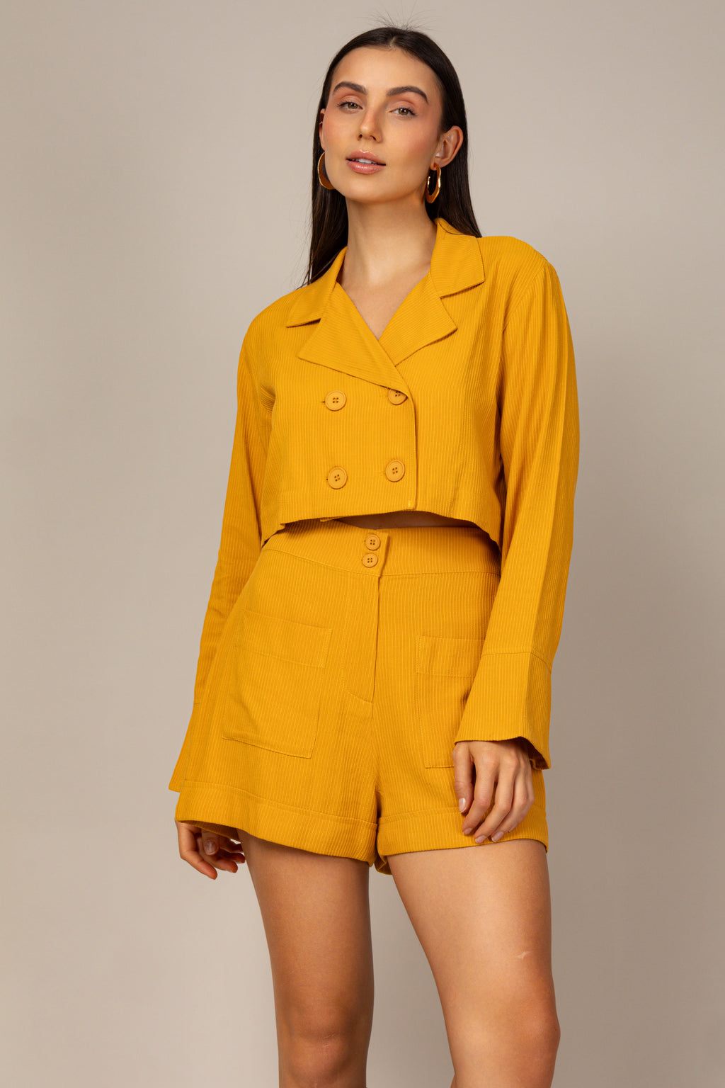 Conjunto mini blazer e shorts texturizado