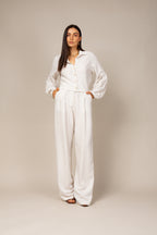 Conjunto com camisa e calça pantalona
