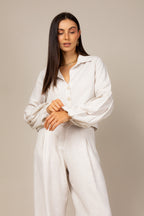 Conjunto com camisa e calça pantalona