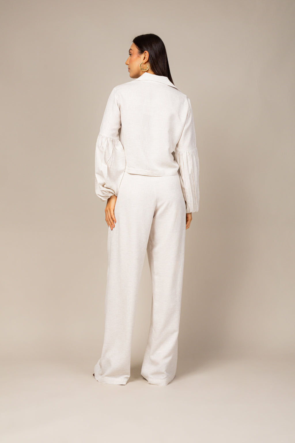 Conjunto com camisa e calça pantalona