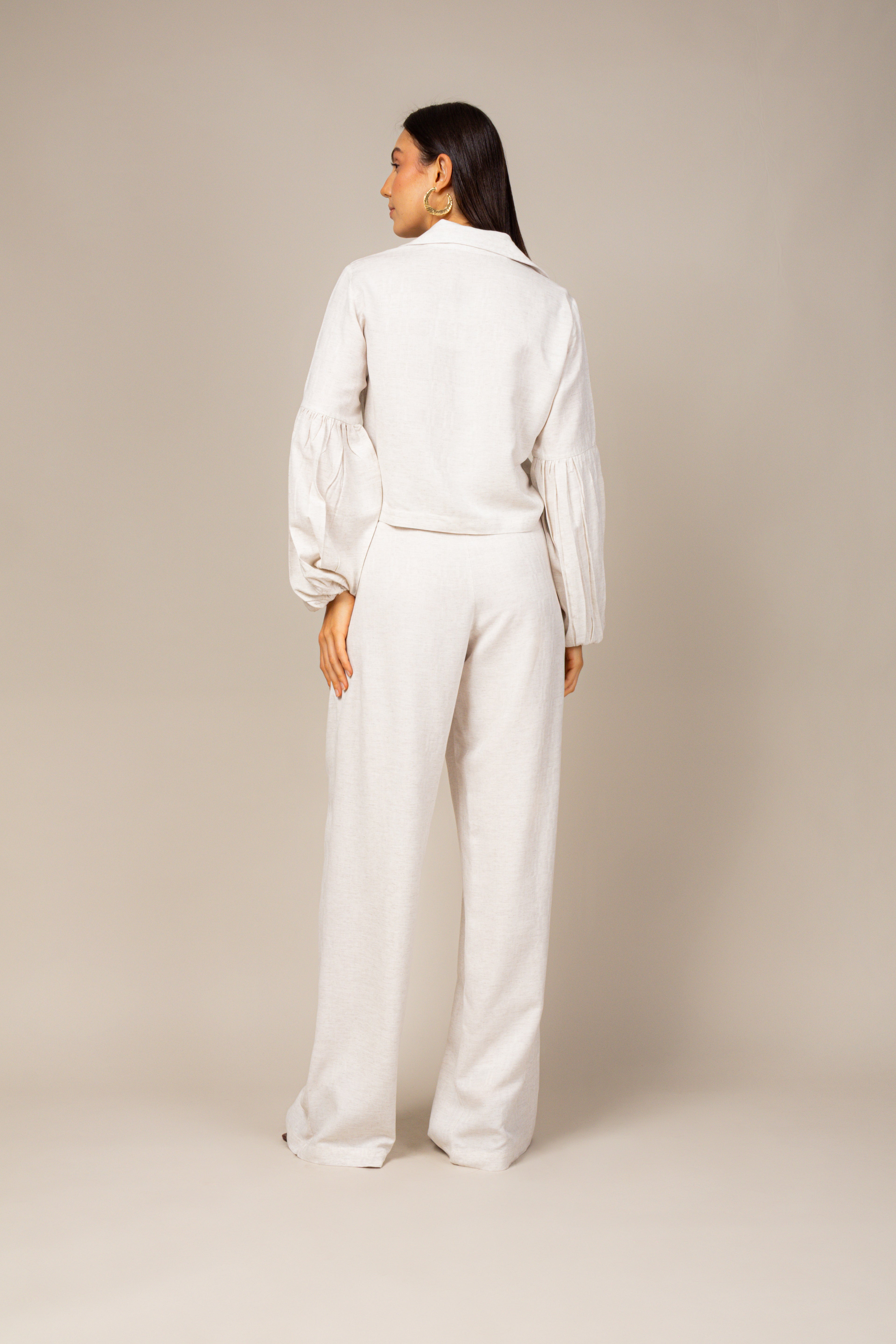Conjunto com camisa e calça pantalona