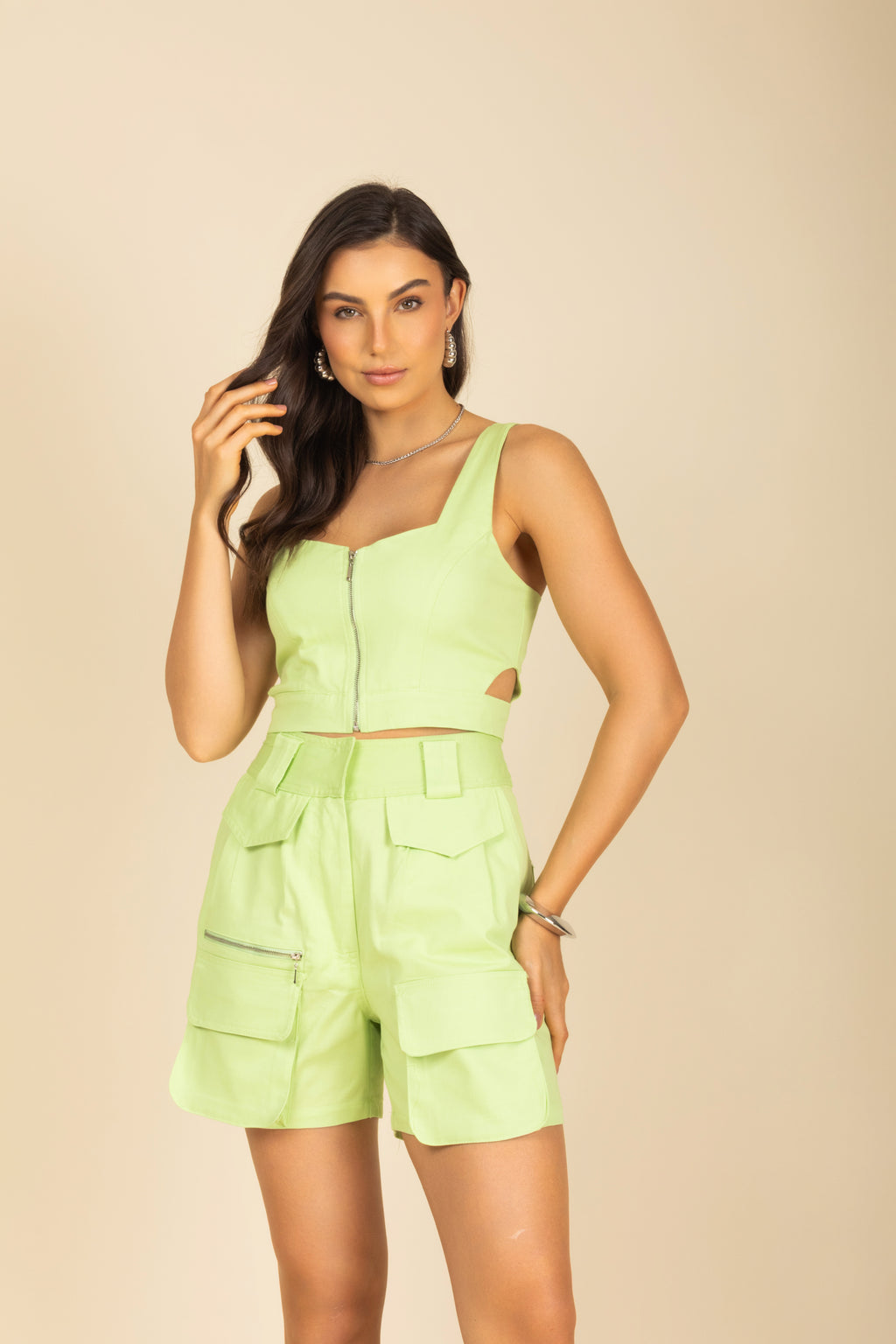 Conjunto em sarja de top e shorts