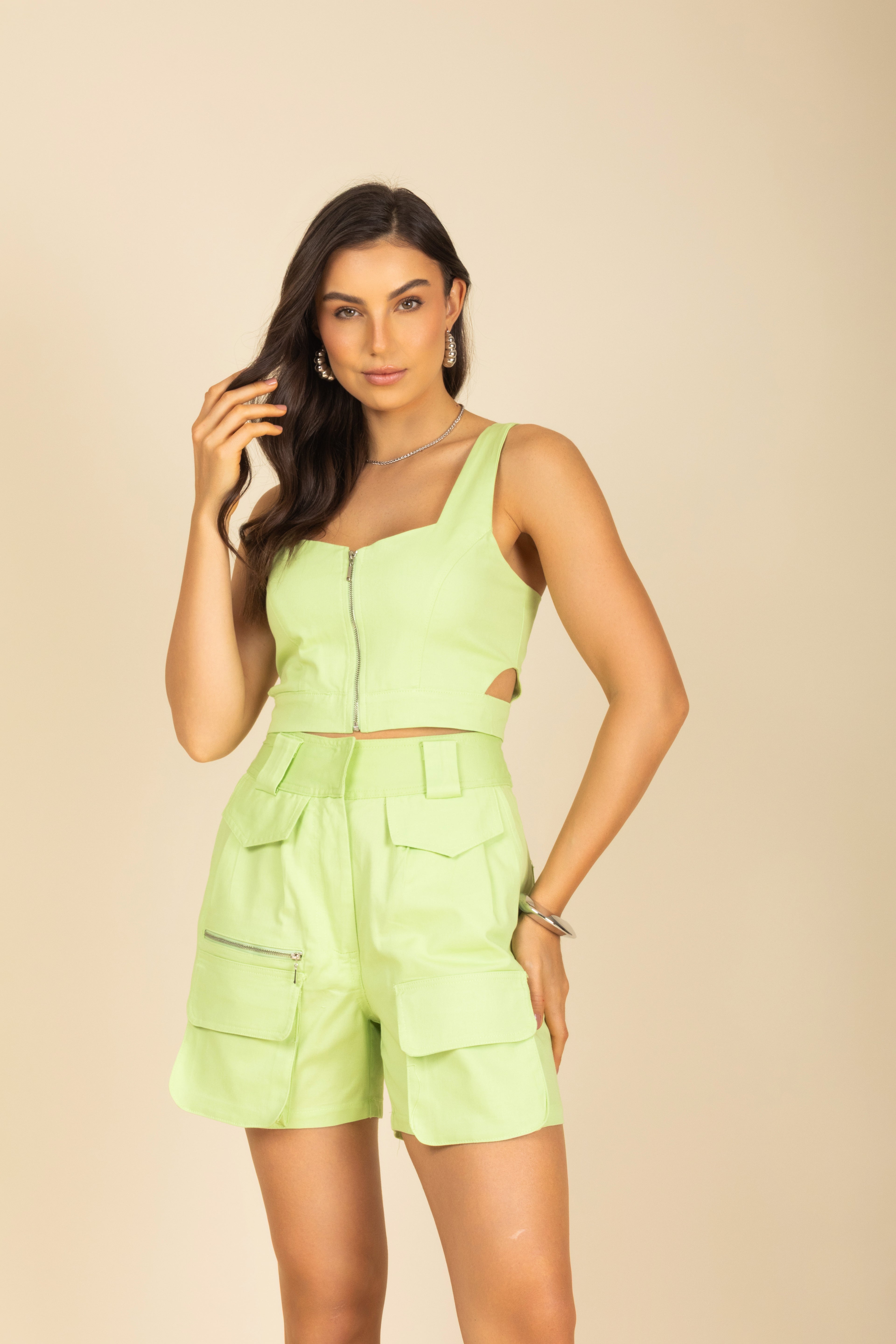 Conjunto em sarja de top e shorts