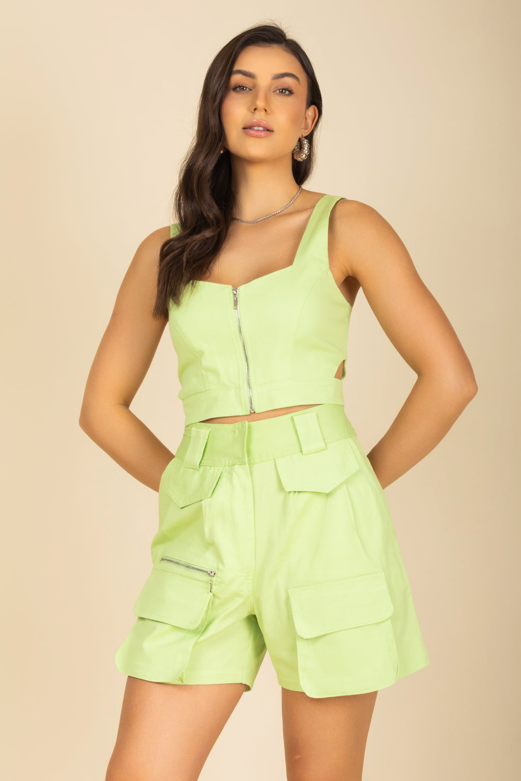 Conjunto em sarja de top e shorts