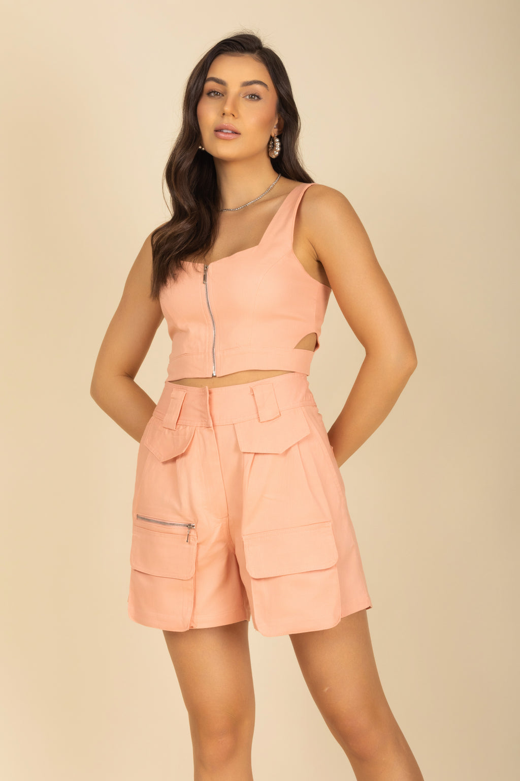 Conjunto em sarja de top e shorts