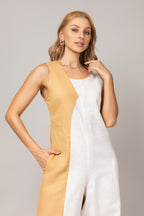 Macacão bicolor sem mangas em linho