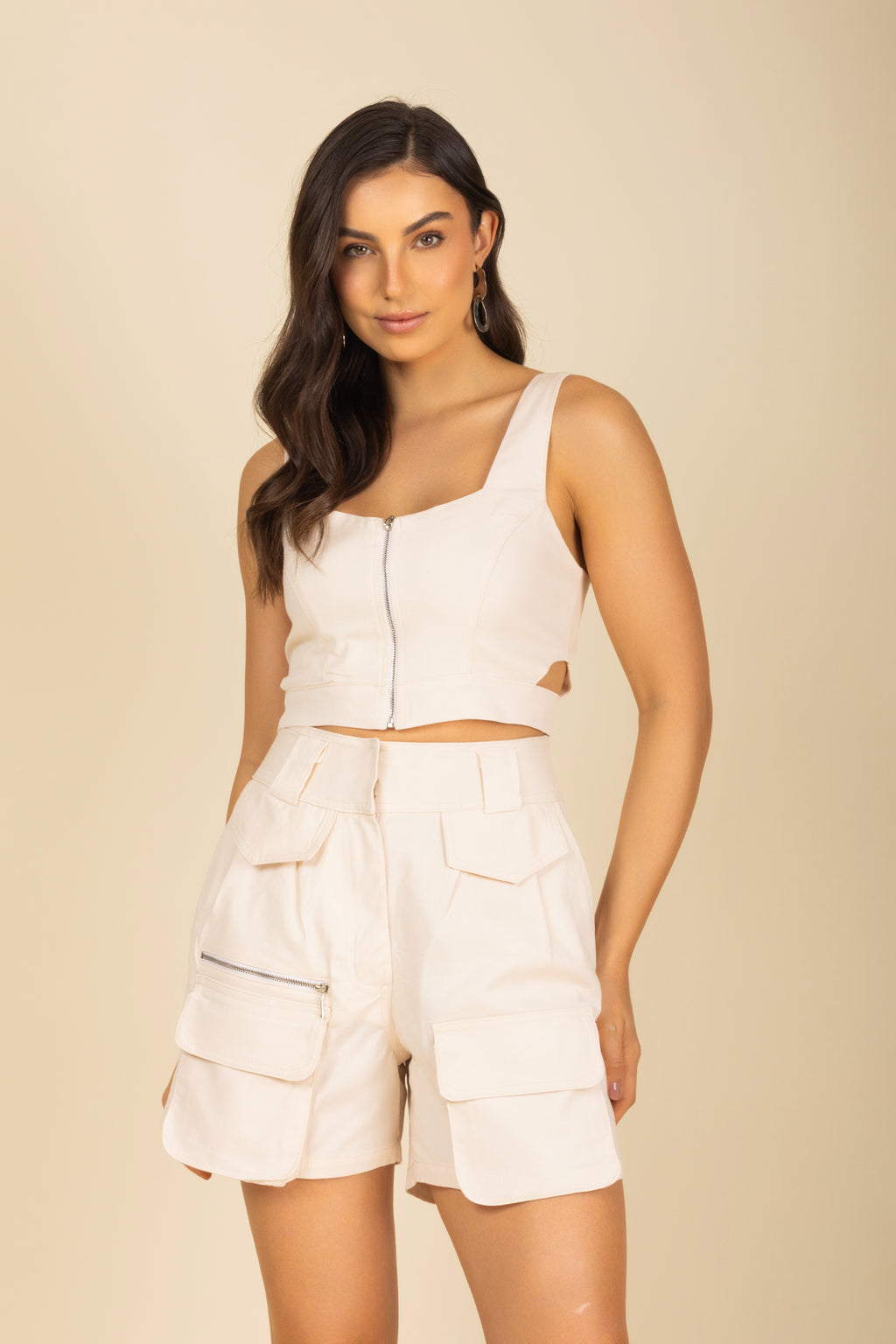 Conjunto em sarja de top e shorts