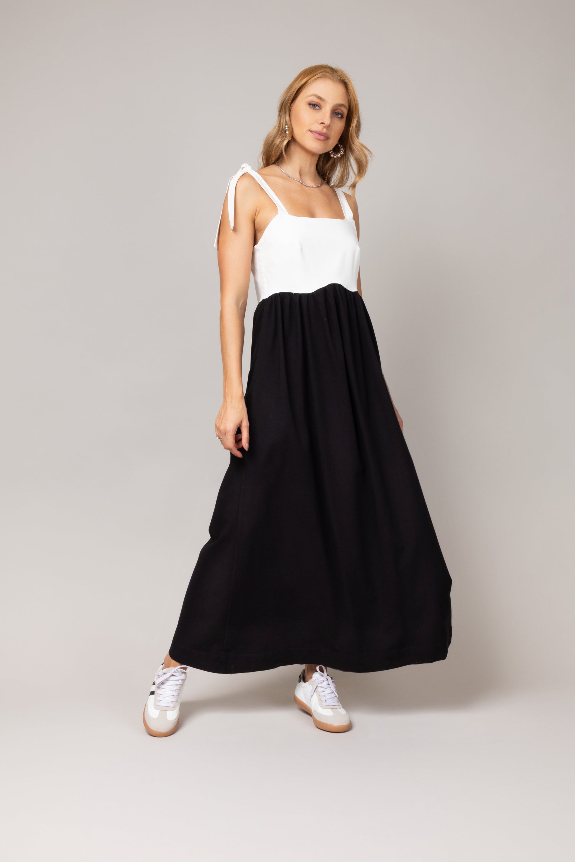 Vestido midi bicolor com alças