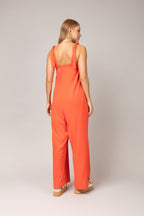 Macacão canelado com amarração nos ombros