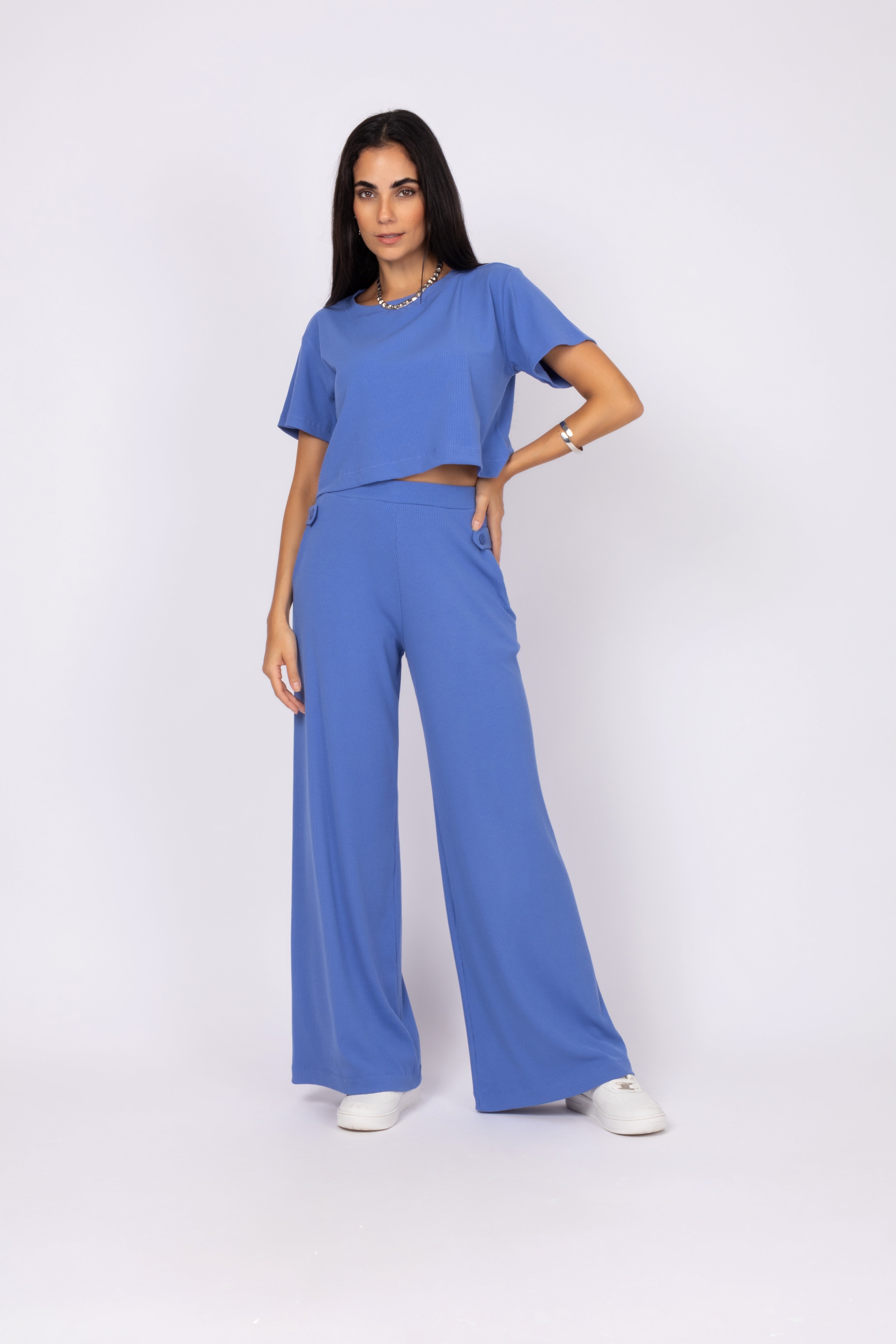 Conjunto cropped e calça pantalona canelada