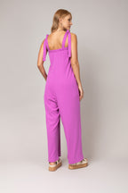 Macacão canelado com amarração nos ombros