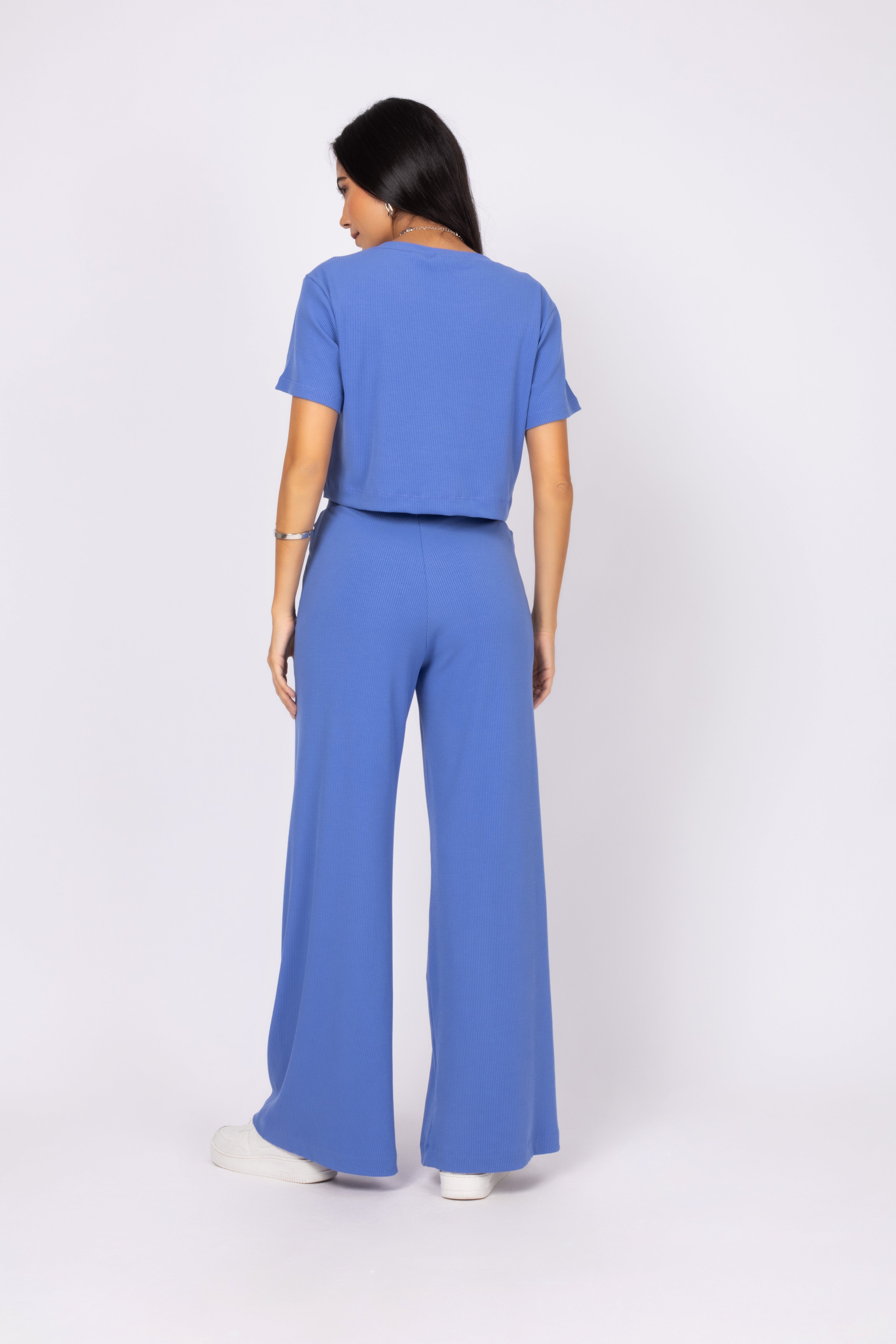Conjunto cropped e calça pantalona canelada